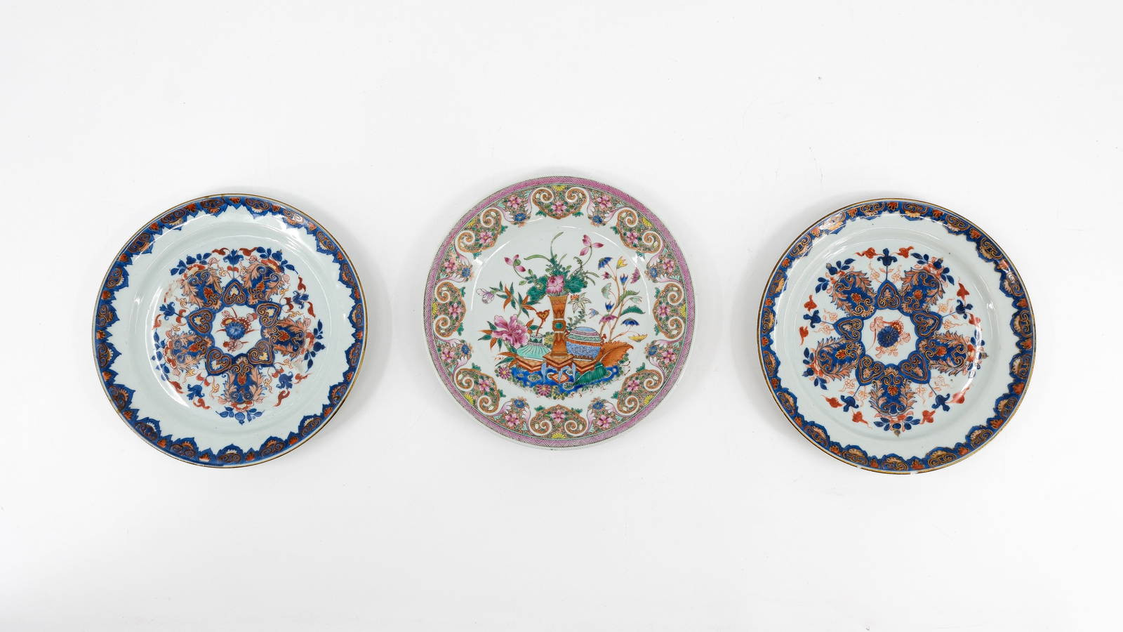A composed lot of three antique Chinese various decorated porcelain plates