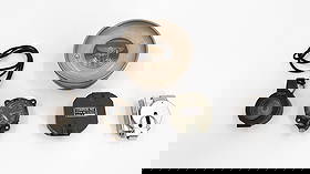 A lot of four vintage various war and other pocket compasses and one holosteric barometer: A lot of four vintage various war and other pocket compasses and one holosteric barometer. 20th century. W: 14 cm, largest