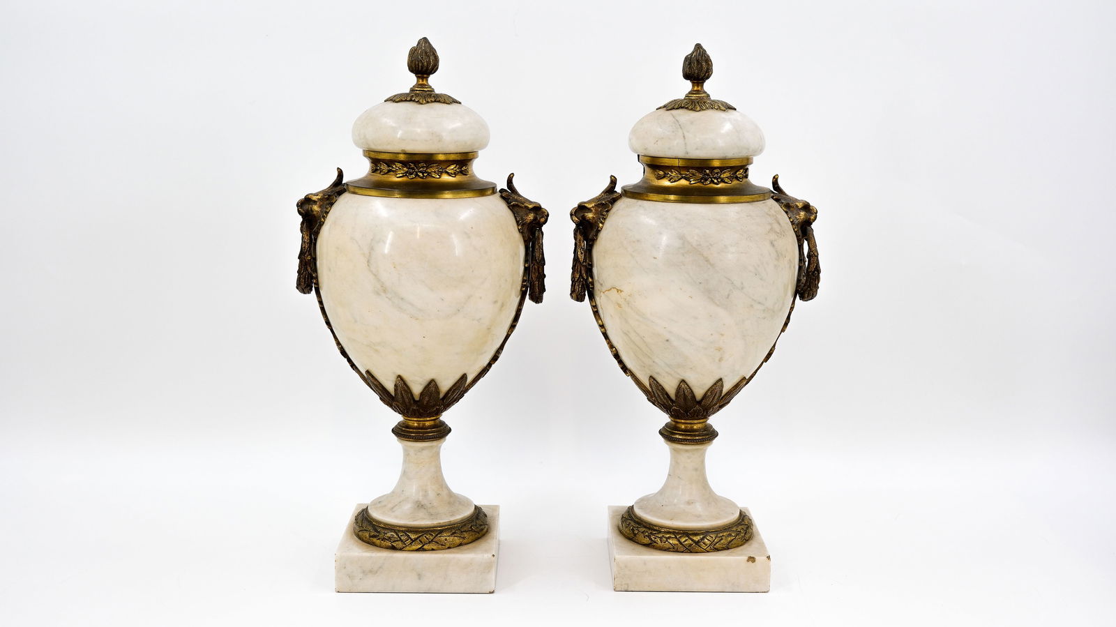 A French pair of Neoclassical style marble cassolettes with patinated bronze mounting (1 of 13)