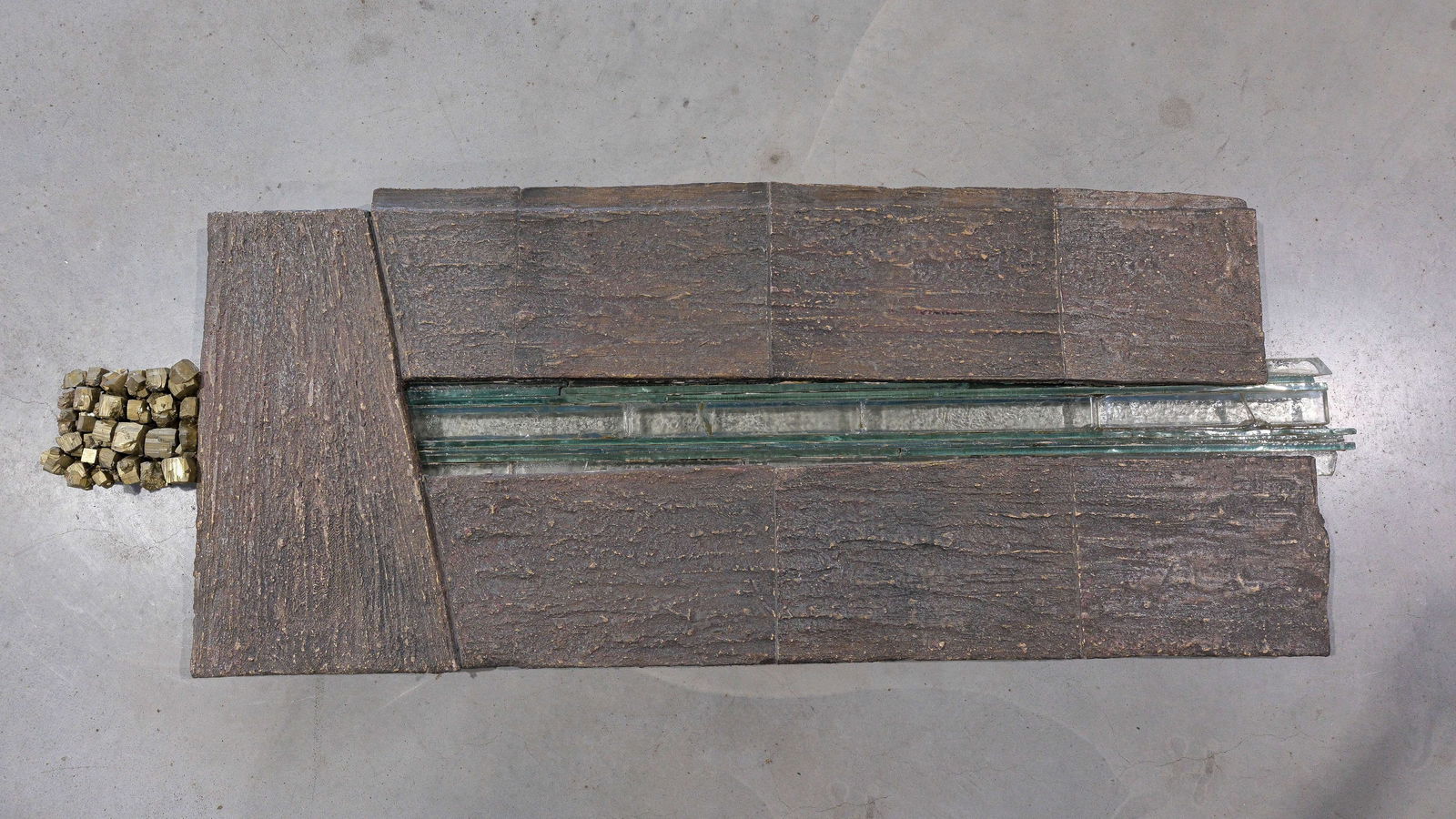 Pia MANU (XX). A large brutalist patinated ceramic and glass decorated wall art sculpture: Pia MANU (XX). A large brutalist patinated ceramic and glass decorated wall art sculpture. Circa 1980s. H: 154 - W: 62 cm