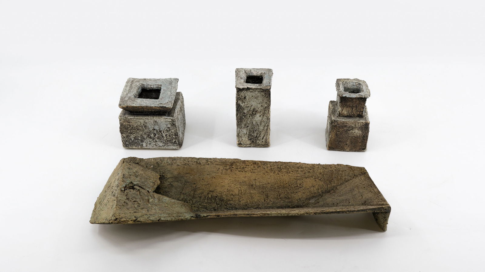 Pia MANU (XX) attributed to, a lot of four various patinated ceramic objects: Pia MANU (XX) attributed to. A lot of four various patinated ceramic objects. Consisting of three small vases and one dish. Circa 1970s. H: 13 - 17,5 cm. W: 57 cm