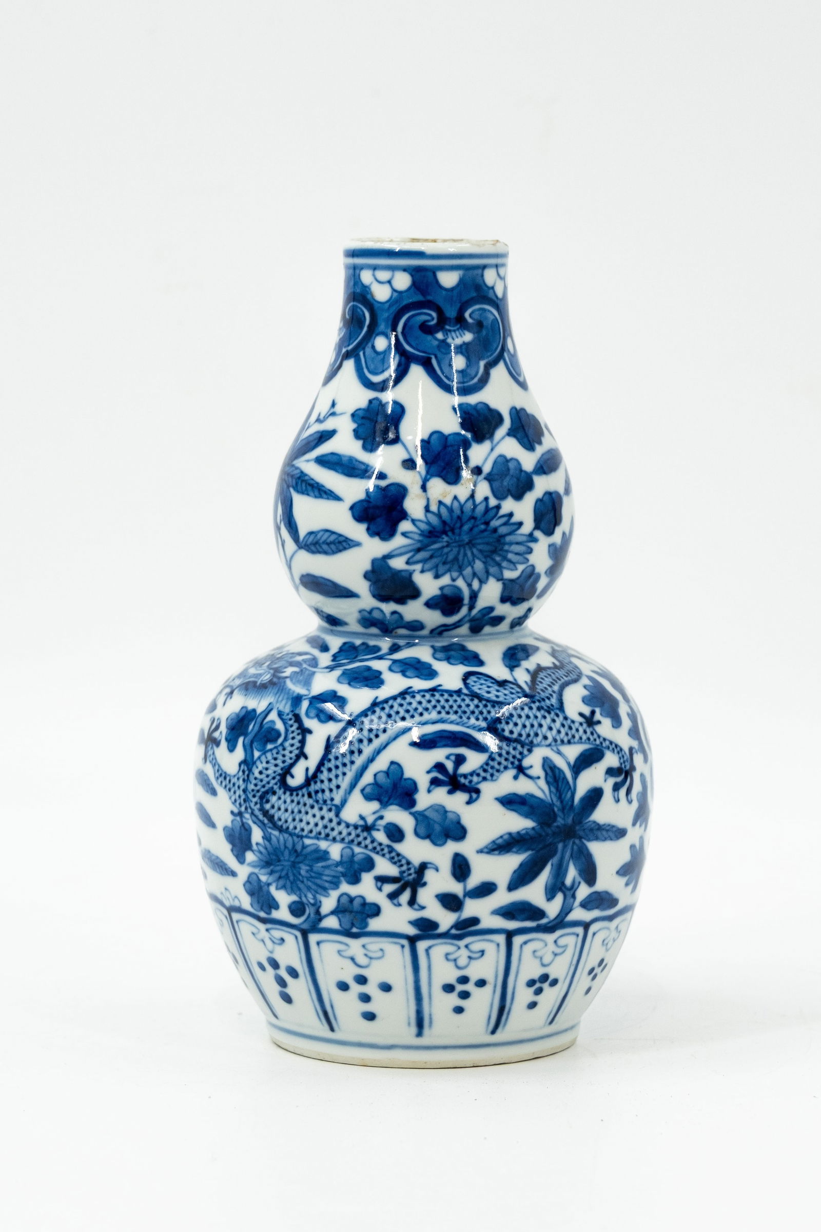 A Chinese blue and white decorated double gourd shaped porcelain vase (1 of 8)