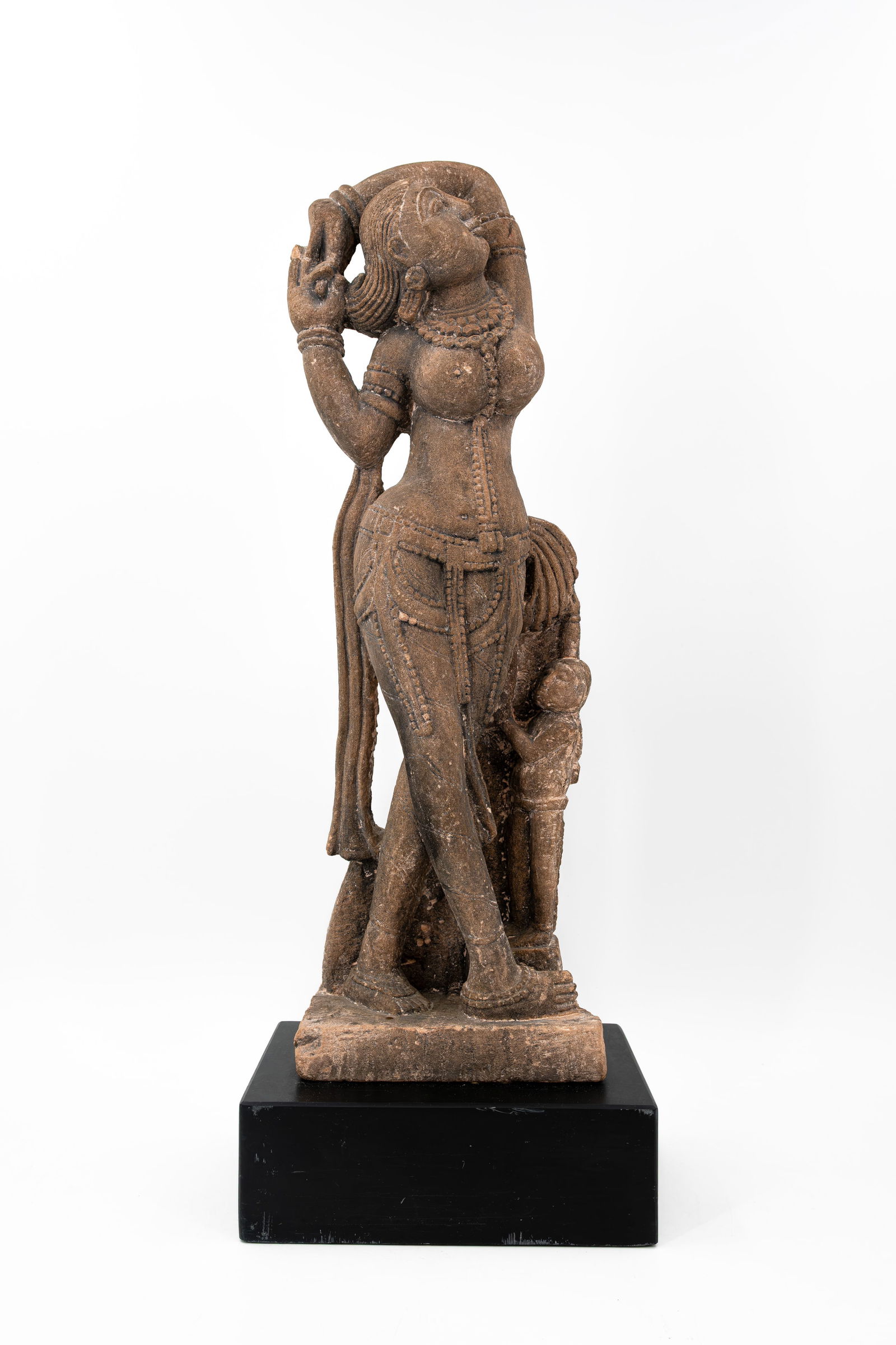 An important and antique Central-India pink sandstone sculpture (1 of 10)