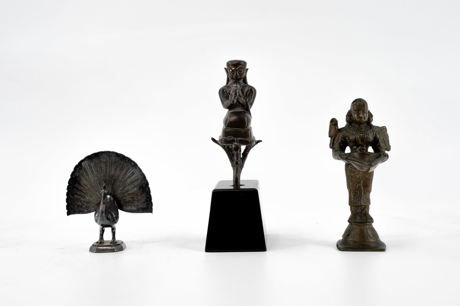 A lot of three Burmese and oriental patinated bronze figurines (1 of 15)