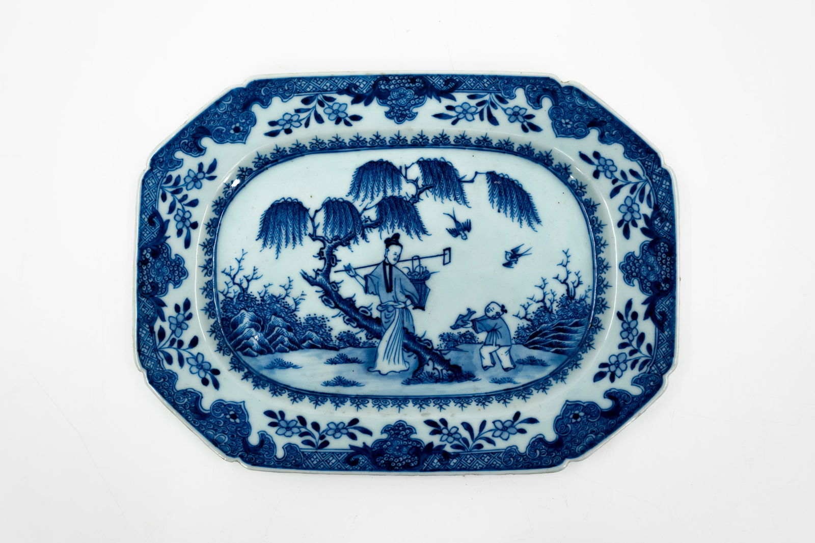 A large Chinese hexagonal shaped blue and white decorated dish (1 of 6)