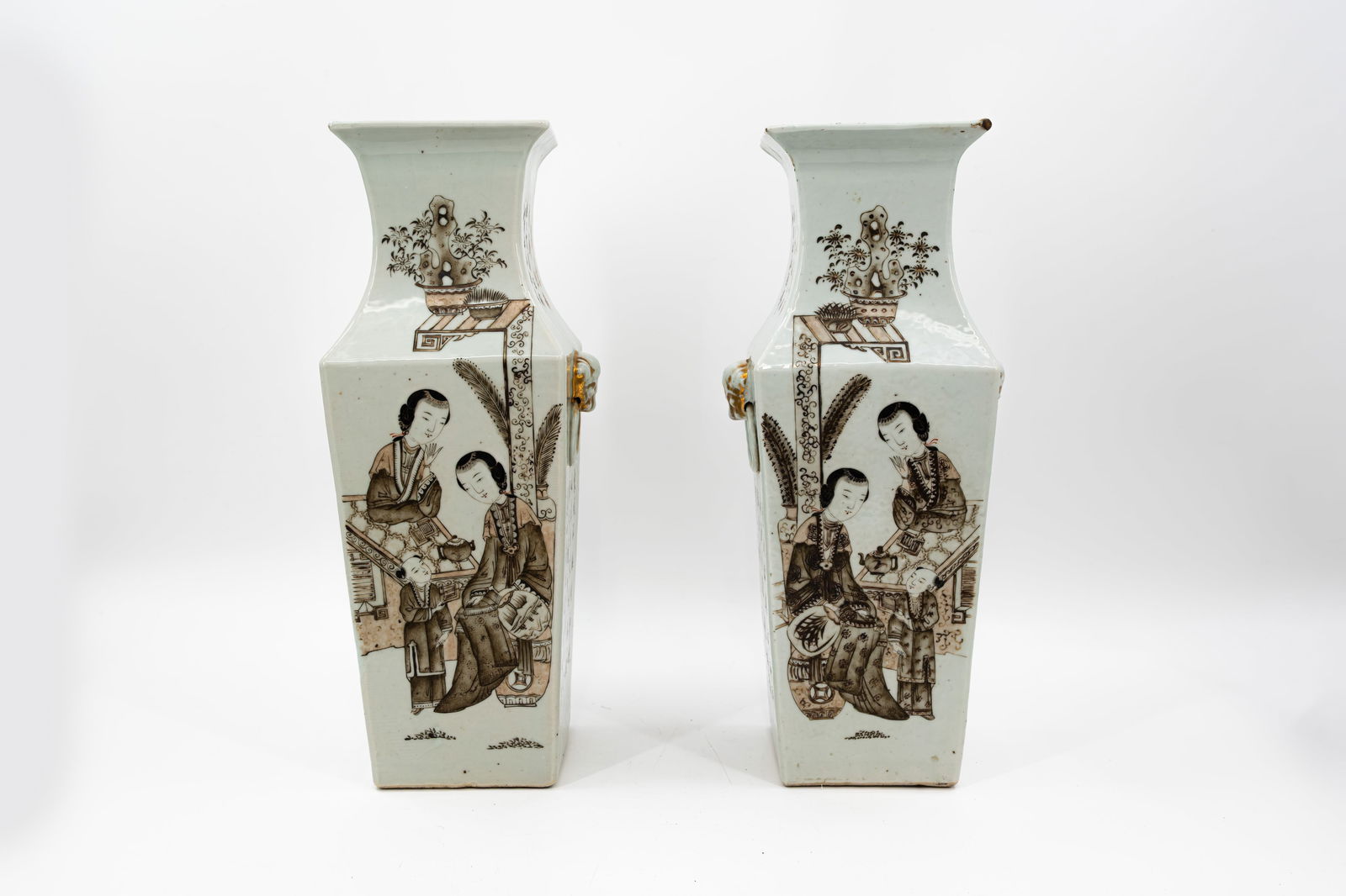 A pair of Chinese square Qianjiang cai decorated porcelain vases (1 of 14)