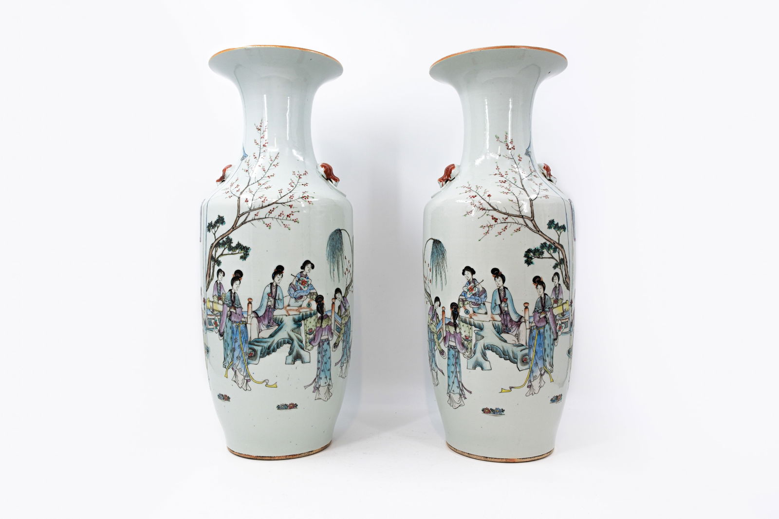 A pair of Chinese Qianjiang cai figural decorated porcelain vases (1 of 10)