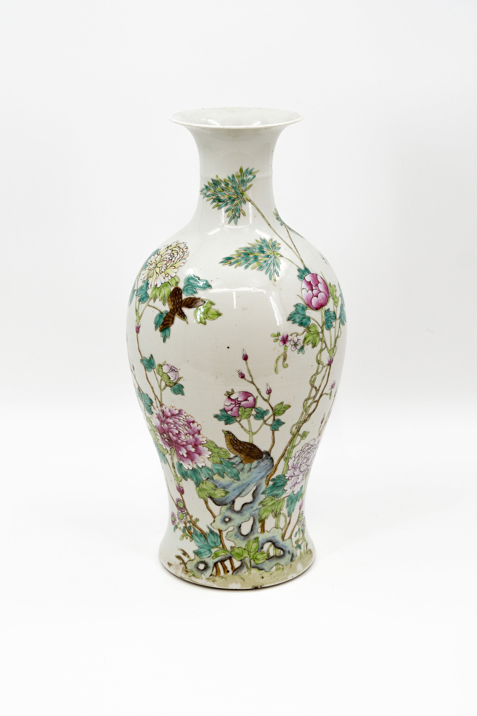 A Chinese Qianjiang and Famille rose with quails and branches decorated porcelain vase: A Chinese Qianjiang and Famille rose with quails and branches decorated porcelain vase. 19th/20th century. Condition: excellent. H: 43,5 cm