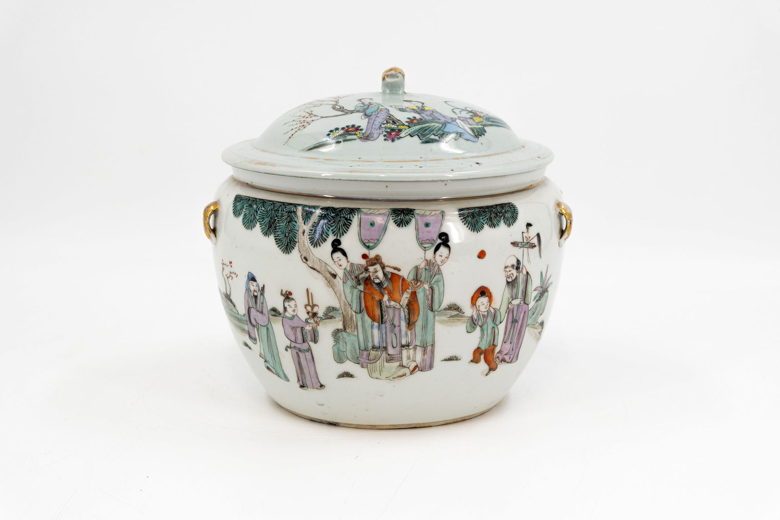 A Chinese qianjiang covered porcelain storage pot decorated with garden scene (1 of 12)