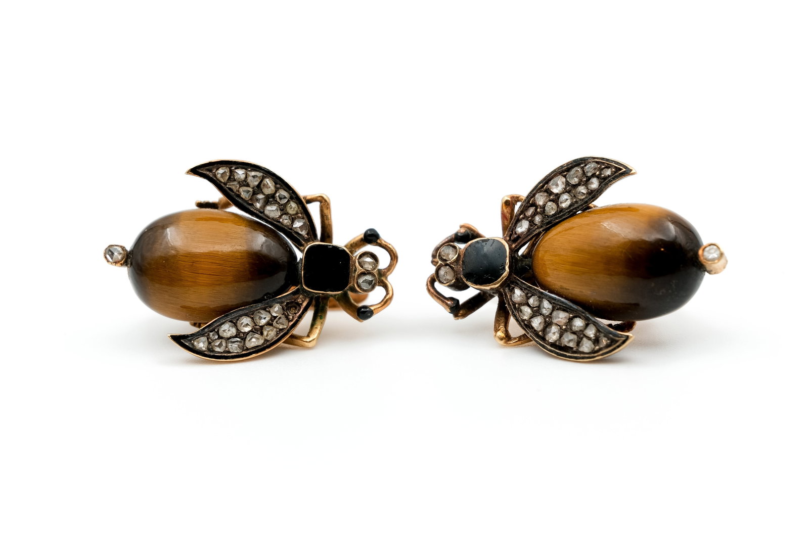 A pair of 18 kt gold bee earrings with tiger’s eye bodies and rose-cut diamonds (1 of 6)
