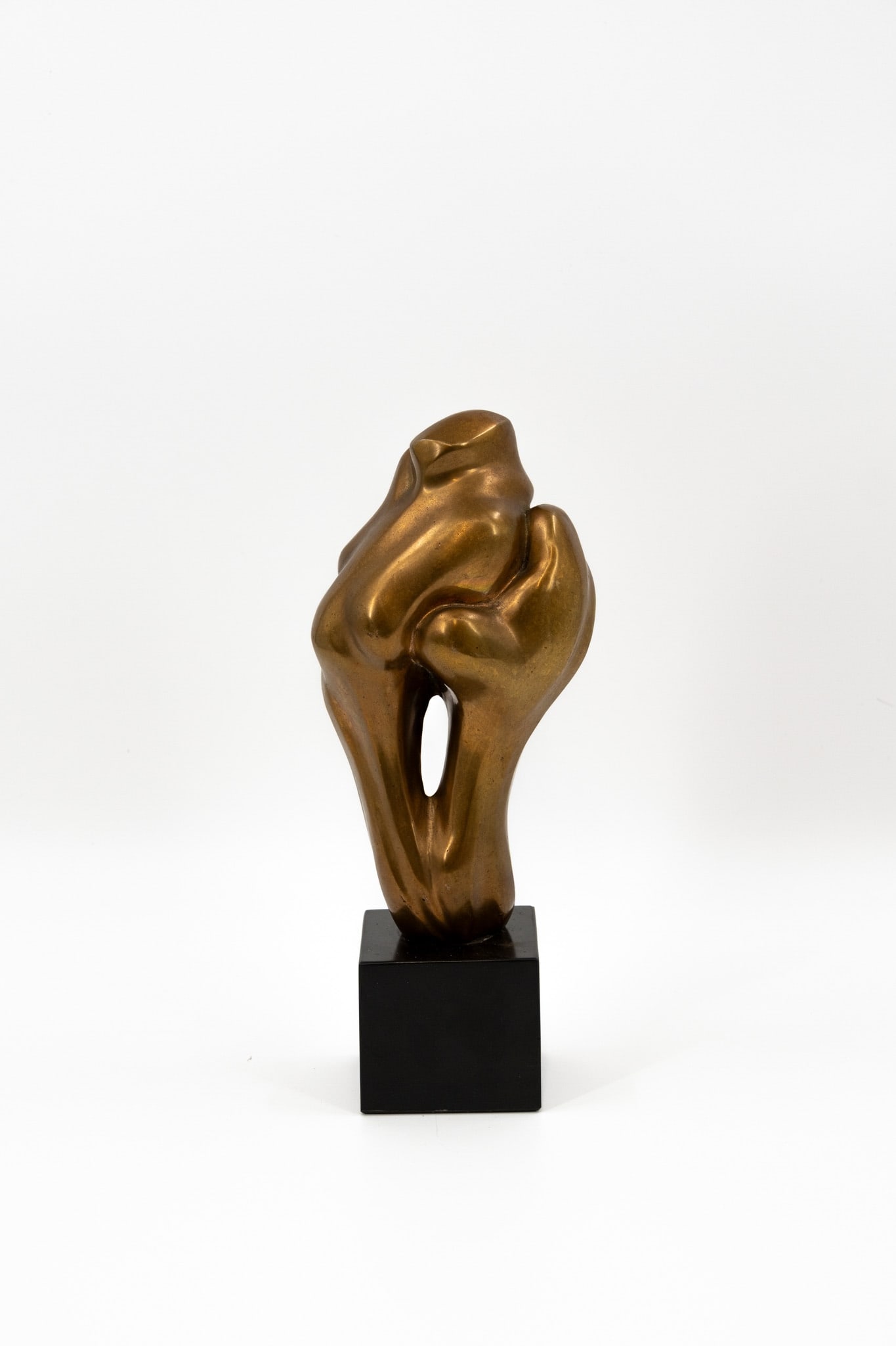 Bart SOUBRY (1942) A modernistic polished bronze art sculpture: Bart SOUBRY (1942) A modernistic polished bronze art figural sculpture of a torso. Footed on a black marble base. Signed and 2/6. 20th century. H: 34 cm