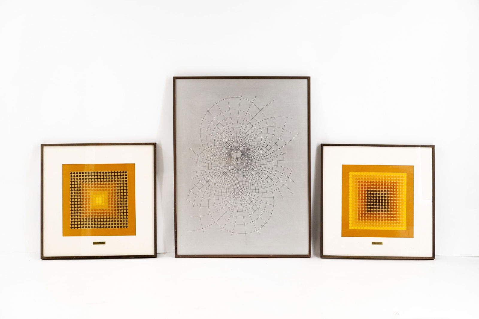 A lot of two modernistic lithographs on paper, together with one aluminium art work (1 of 8)