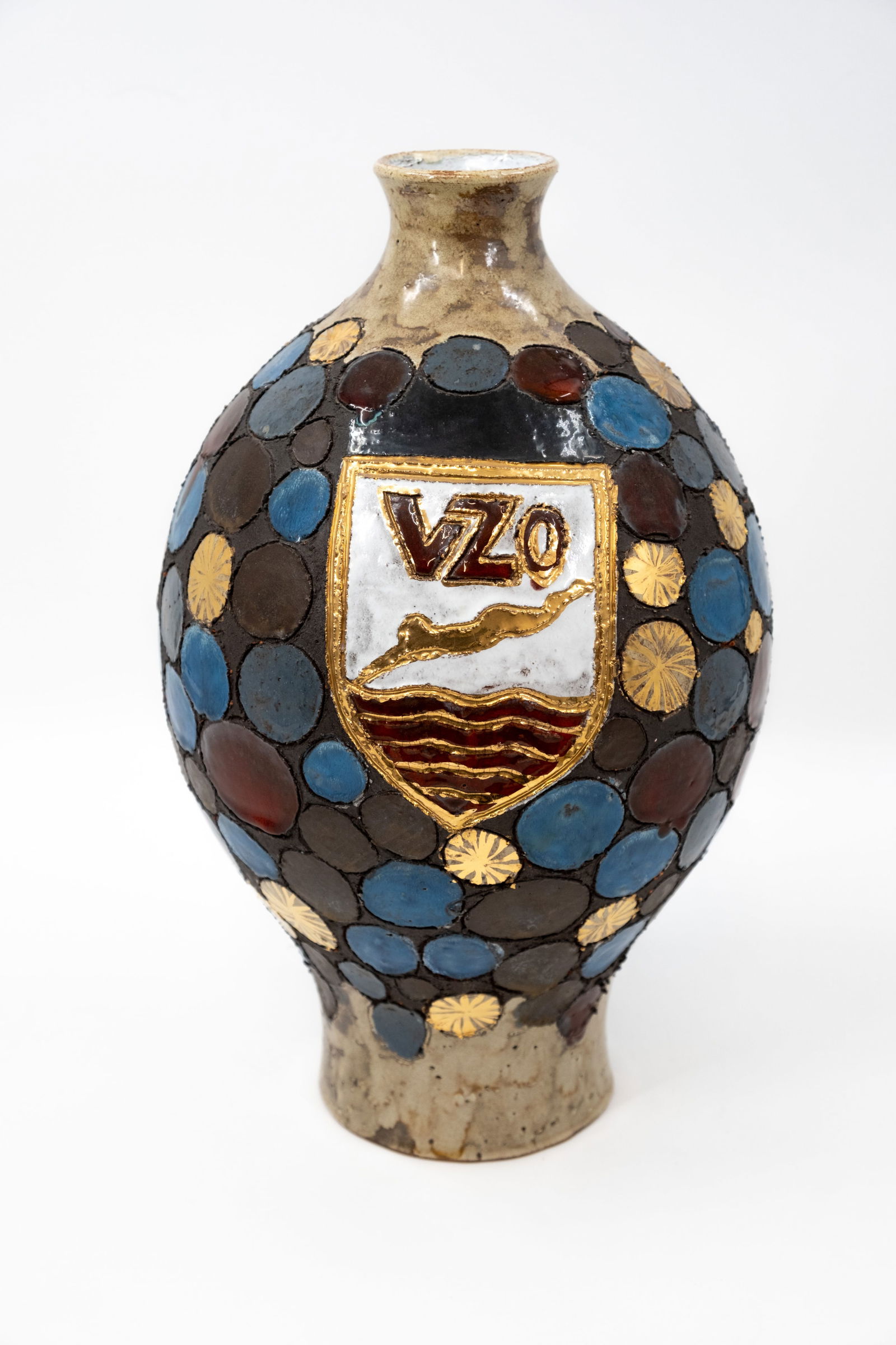 A Belgian vintage decorated ceramic vase by Perignem: A Belgian vintage decorated ceramic vase by Perignem. Marked VZO the swimmers. Circa 1960-1970s. H: 38,5 cm