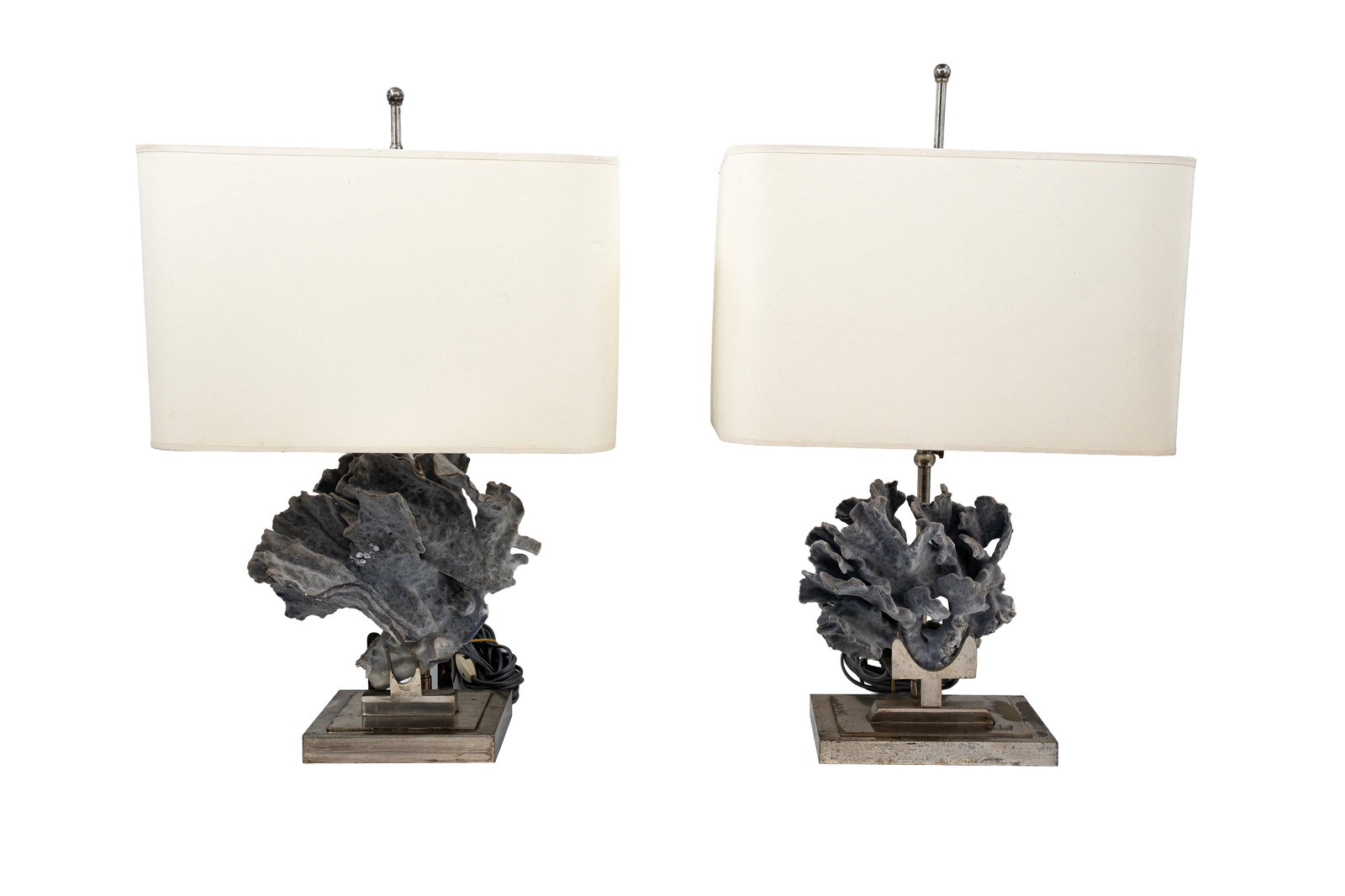 A lot of two sixties vintage coral and brass table lamps (1 of 12)