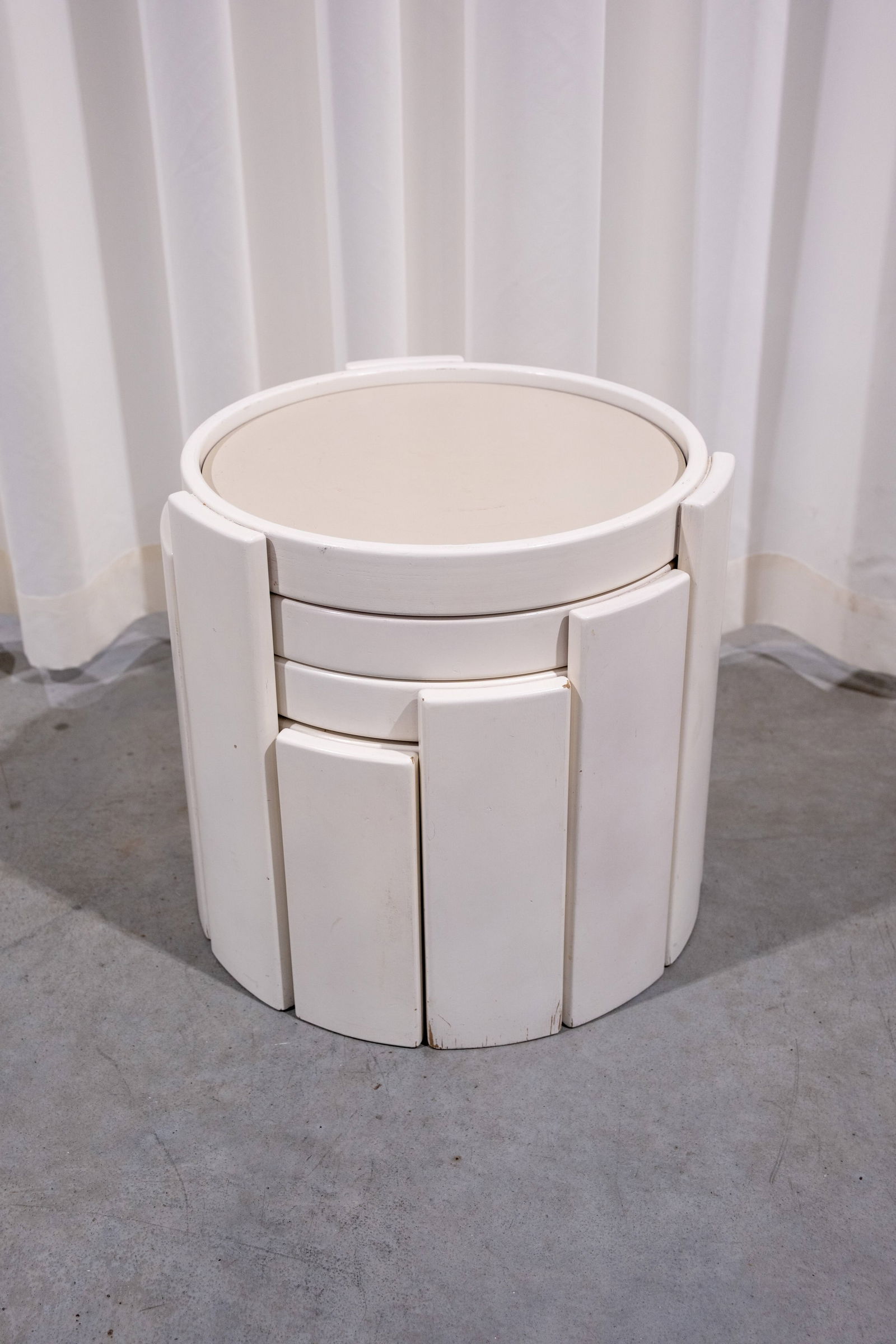 A set of four vintage white nesting tables designed by GIANFRANCO FRATTINI for cassini (1 of 9)