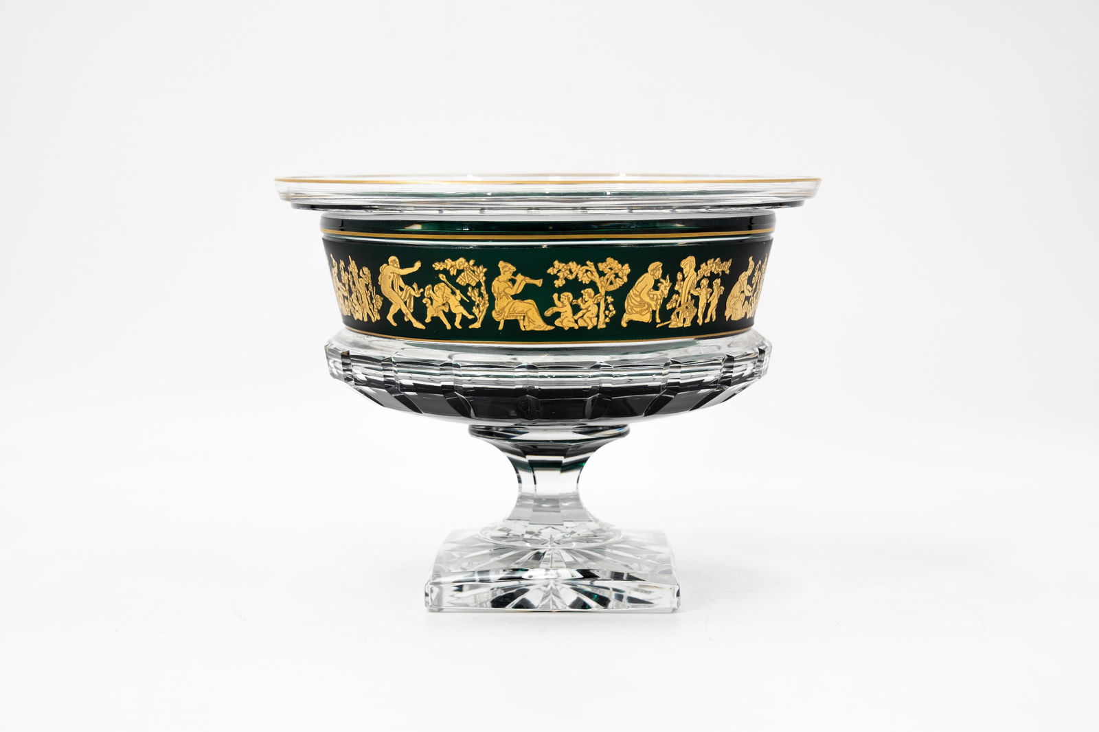 A Belgian green and clear cut crystal Danse de Flore decorated coupe by Val Saint Lambert: A Belgian green and clear cut crystal Danse de Flore decorated coupe by Val Saint Lambert. Signed, late 20th century. H: 18 - W: 23,5 cm