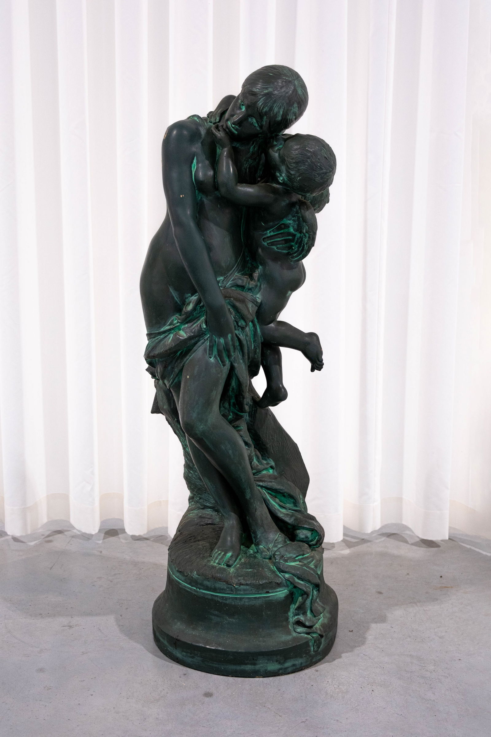Friedrich GOLDSCHEIDER (1845-1897) An imposing and antique green patinated terra cotta sculpture (1 of 10)