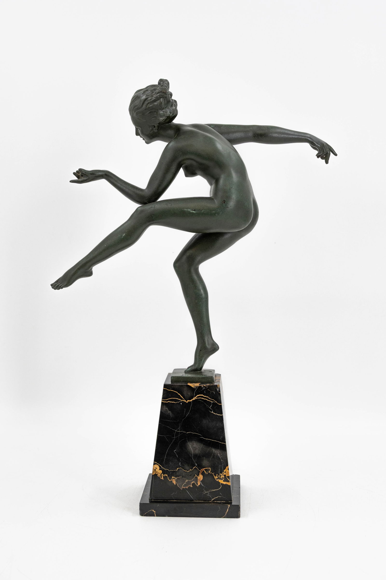 Alexandre Joseph DERENNE (1886-1948) and Max LE VERRIER (1891-1973). An art deco figural patinated: Alexandre Joseph DERENNE (1886-1948) and Max LE VERRIER (1891-1973). An art deco figural patinated spelter sculpture depicting a female dancer. Signed and marked, circa 1900-1920s. H: 49 cm