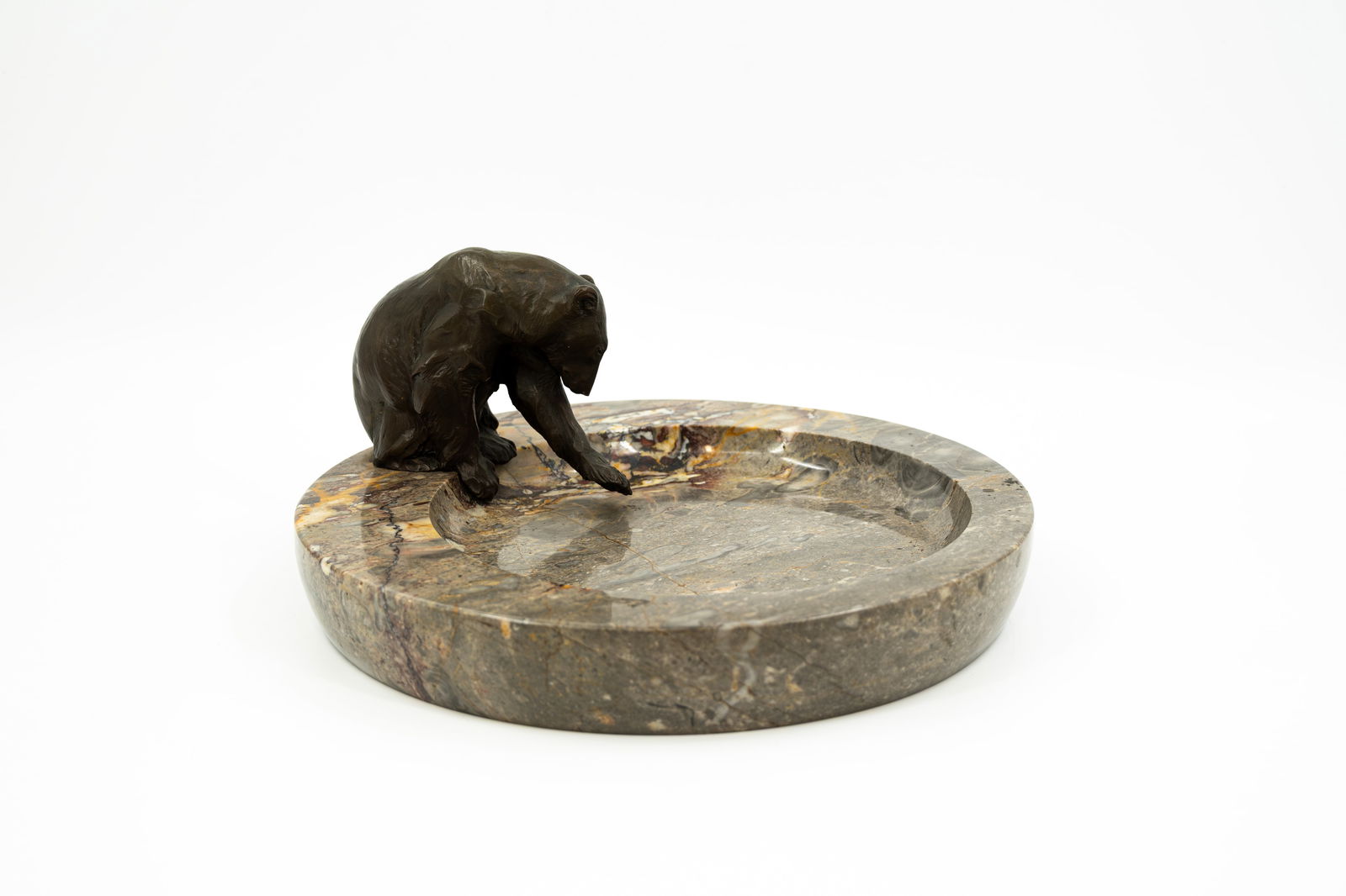 A large art deco vide poche in marble mounted with a patinated bronze sculpture of a polar bear (1 of 6)