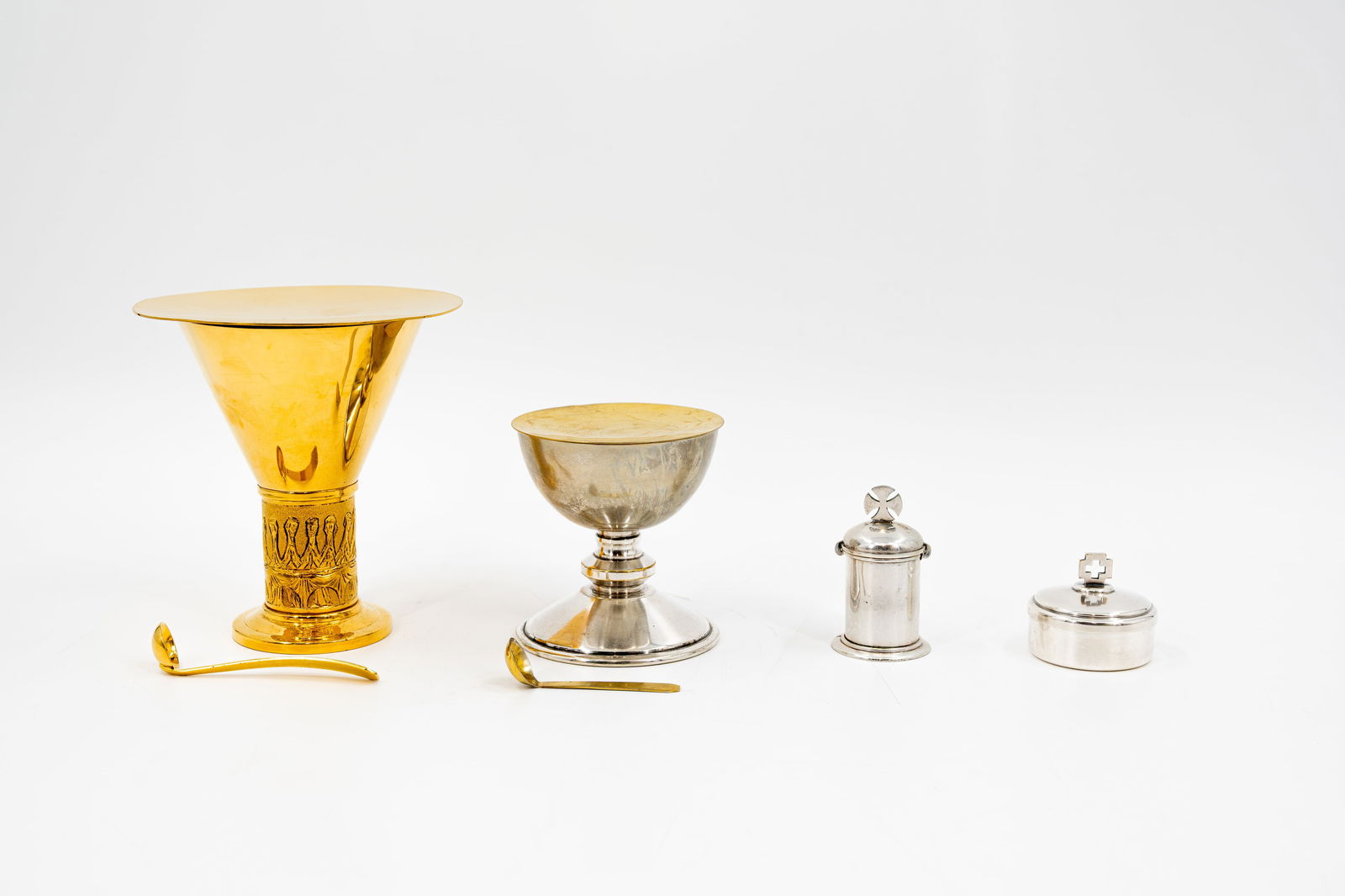 A composed lot of four religious silver and silver-plated brass church objects (1 of 9)