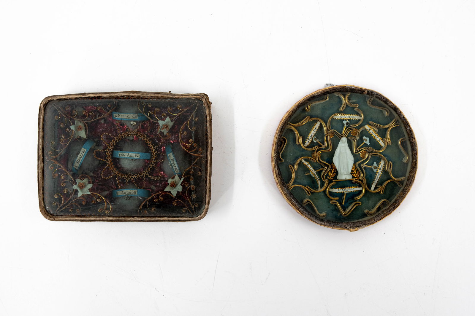 A lot of two antique cottage industry religious decorated sealed multi-theca relics: A lot of two antique cottage industry religious decorated sealed multi-theca relics. 18th/19th century. H: 9 - W: 12 cm W: 10,5 cm