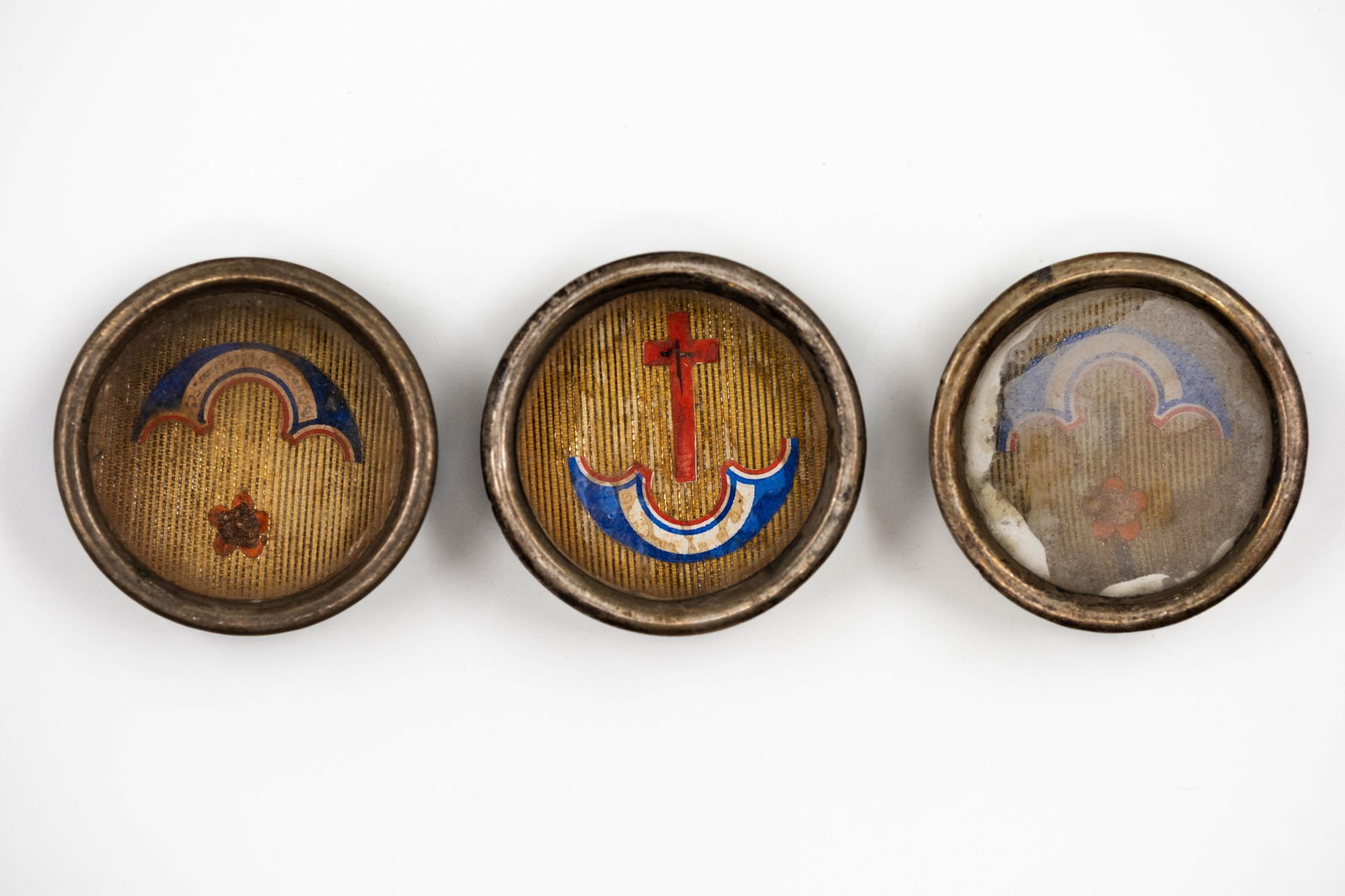 A lot of three sealed thecas containing relics, one of which is presumably from the True Cross (1 of 7)