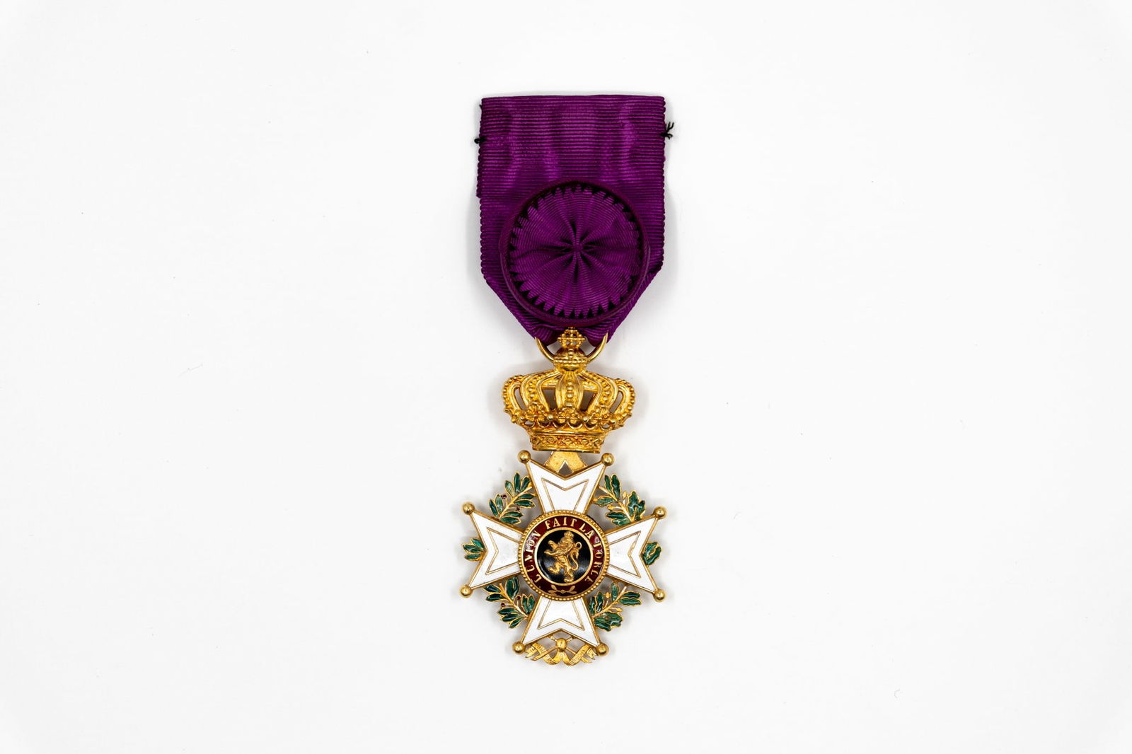 A Belgian Order of leopold, officer's 18k gold cross: A Belgian Order of leopold, officer's 18k gold cross. Unilingual civilian model in gold with enamel (positive tested on 18k gold) In its Gustave Wolfers case. Total Weight with the Ribbon 23,5 gr
