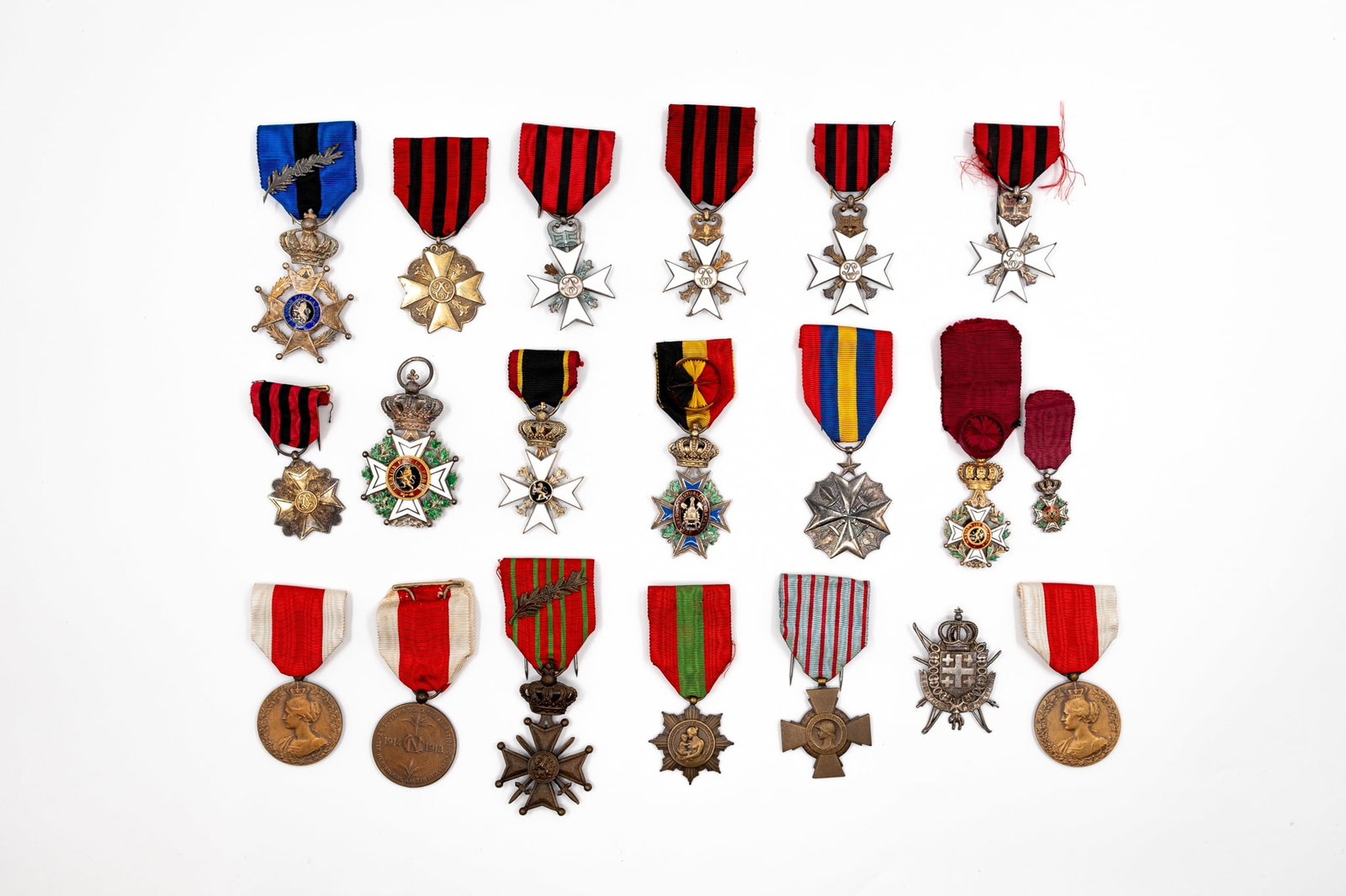 A lot of 20 various decorated honorary medals. (1 of 15)