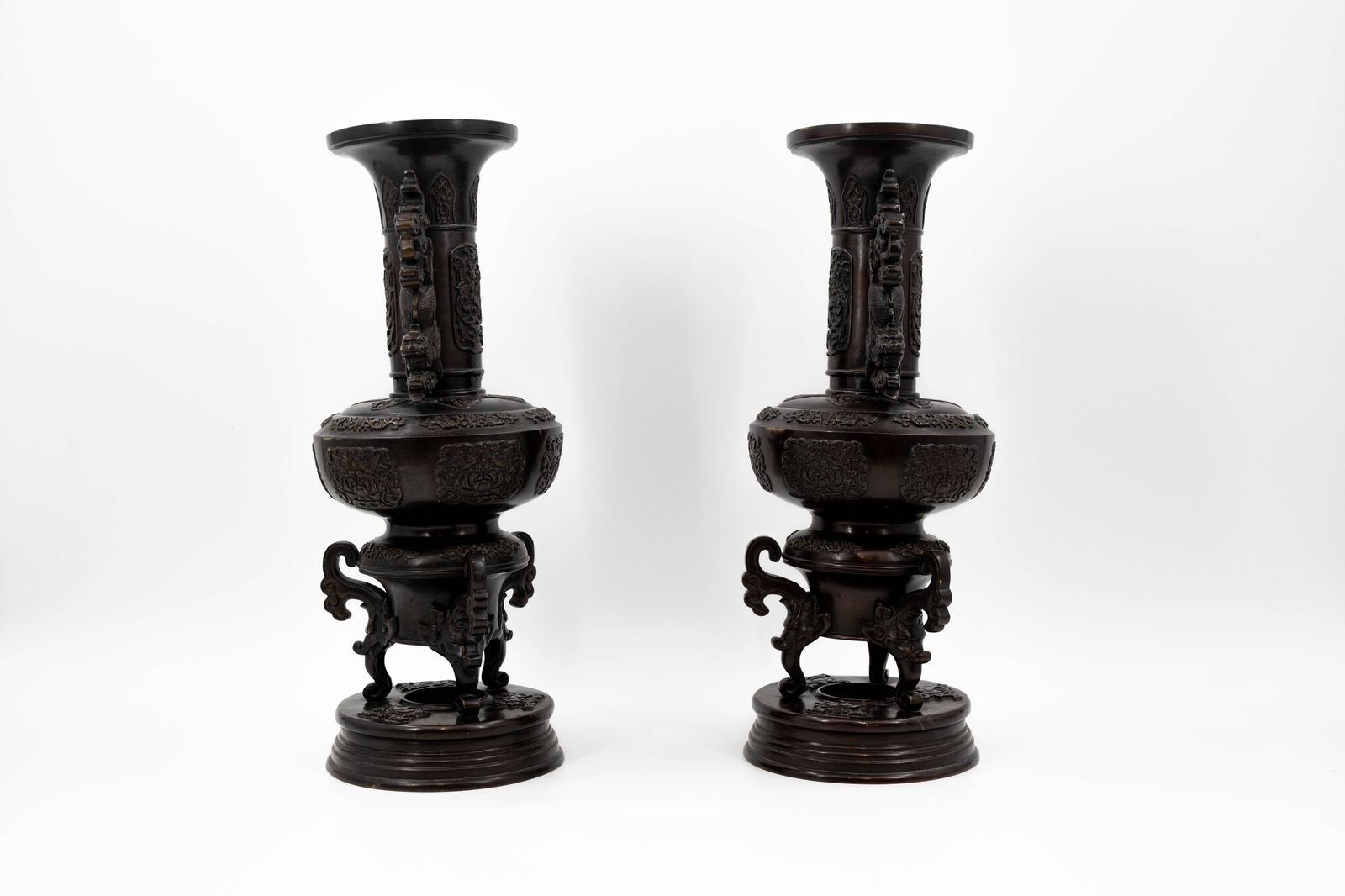 A pair of antique Japanese decorated vases in patinated bronze - 4