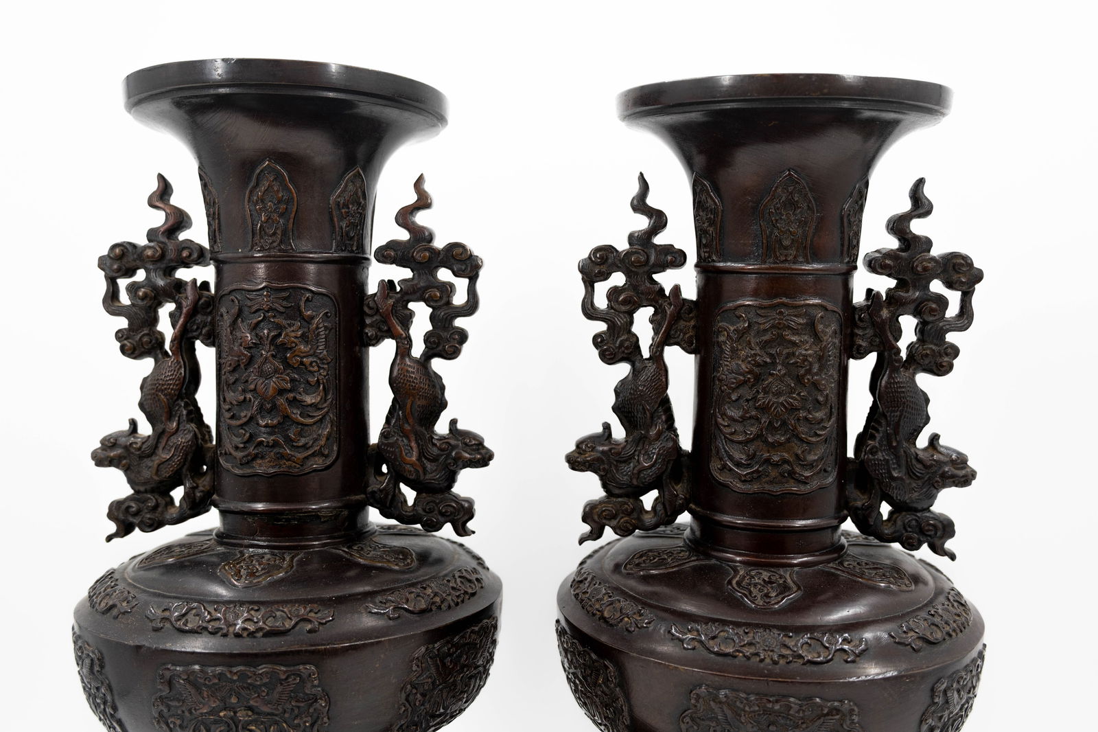 A pair of antique Japanese decorated vases in patinated bronze - 5