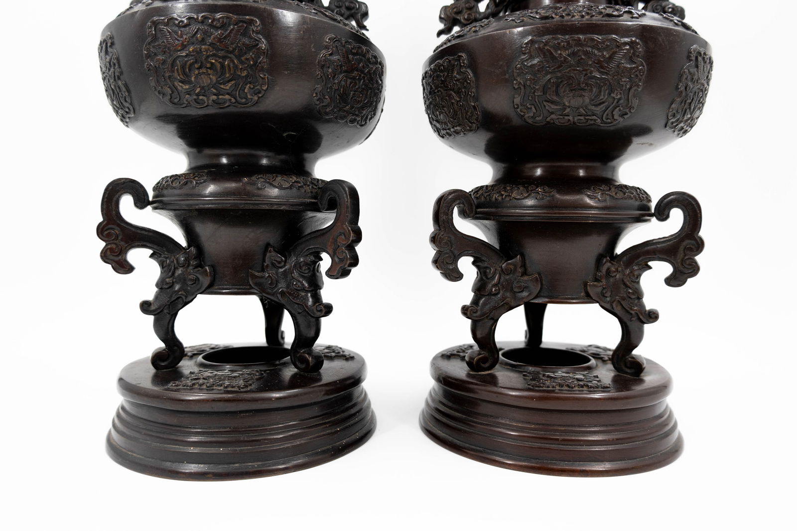 A pair of antique Japanese decorated vases in patinated bronze - 6