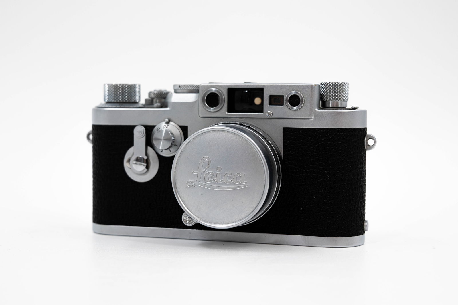 A vintage Leica IIIf Rangefinder Camera with Elmar 50mm f/3.5 Lens (c.1952): A vintage Leica IIIf 35mm rangefinder camera, fitted with a collapsible Leitz Elmar 50mm f/3.5 lens (LTM 39). Circa 1950s. H: 8 - W: 15 cm