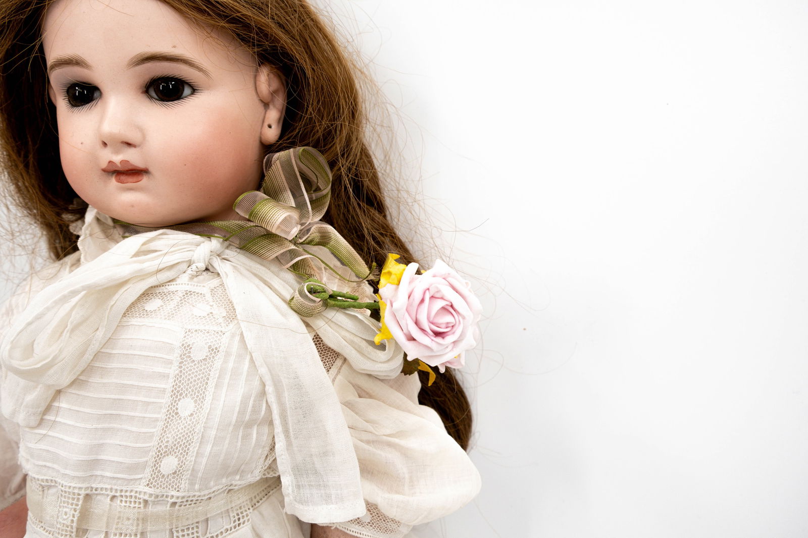 JUMEAU (1842-1899) An antique doll with a bisquit head and glass eyes - 3