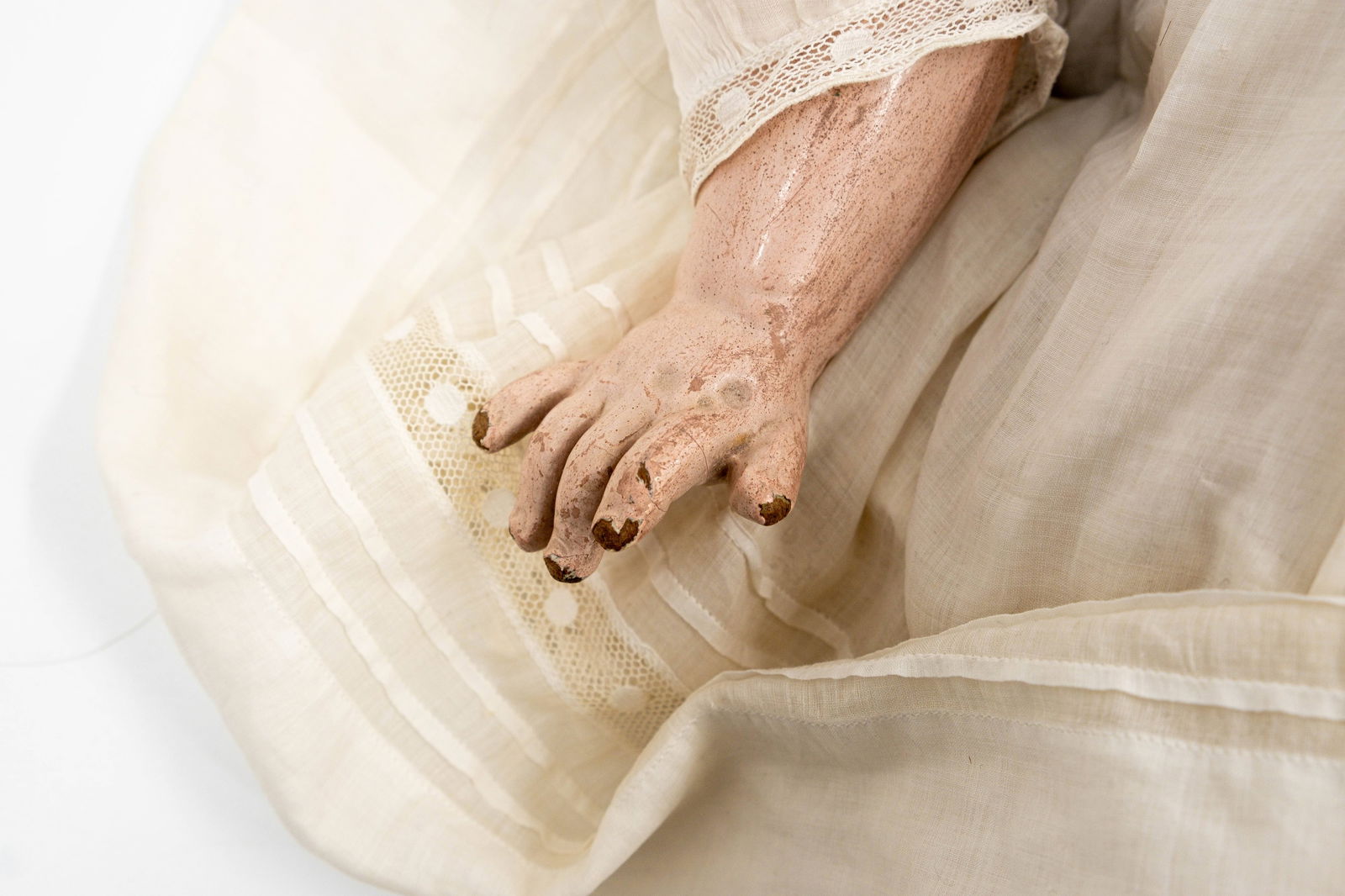 JUMEAU (1842-1899) An antique doll with a bisquit head and glass eyes - 5