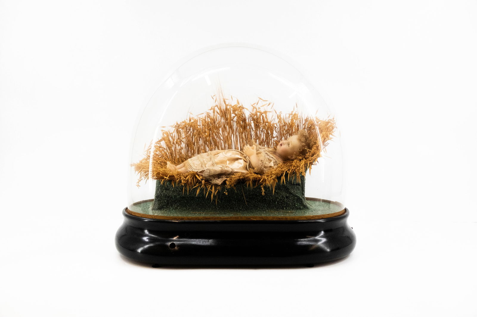 A large and antique musical automaton with a wax figure of baby Jesus: A large and antique musical automaton with a wax figure of baby Jesus in a manger. In working condition, the arms and eyes are moving, four different melodies. Under a protecting glass dome. 