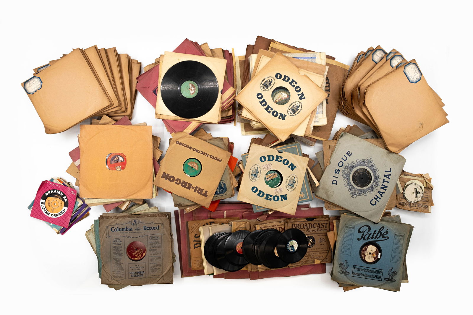 A large collection of approximately 220 various antique backelite playing records for phonograph (1 of 3)