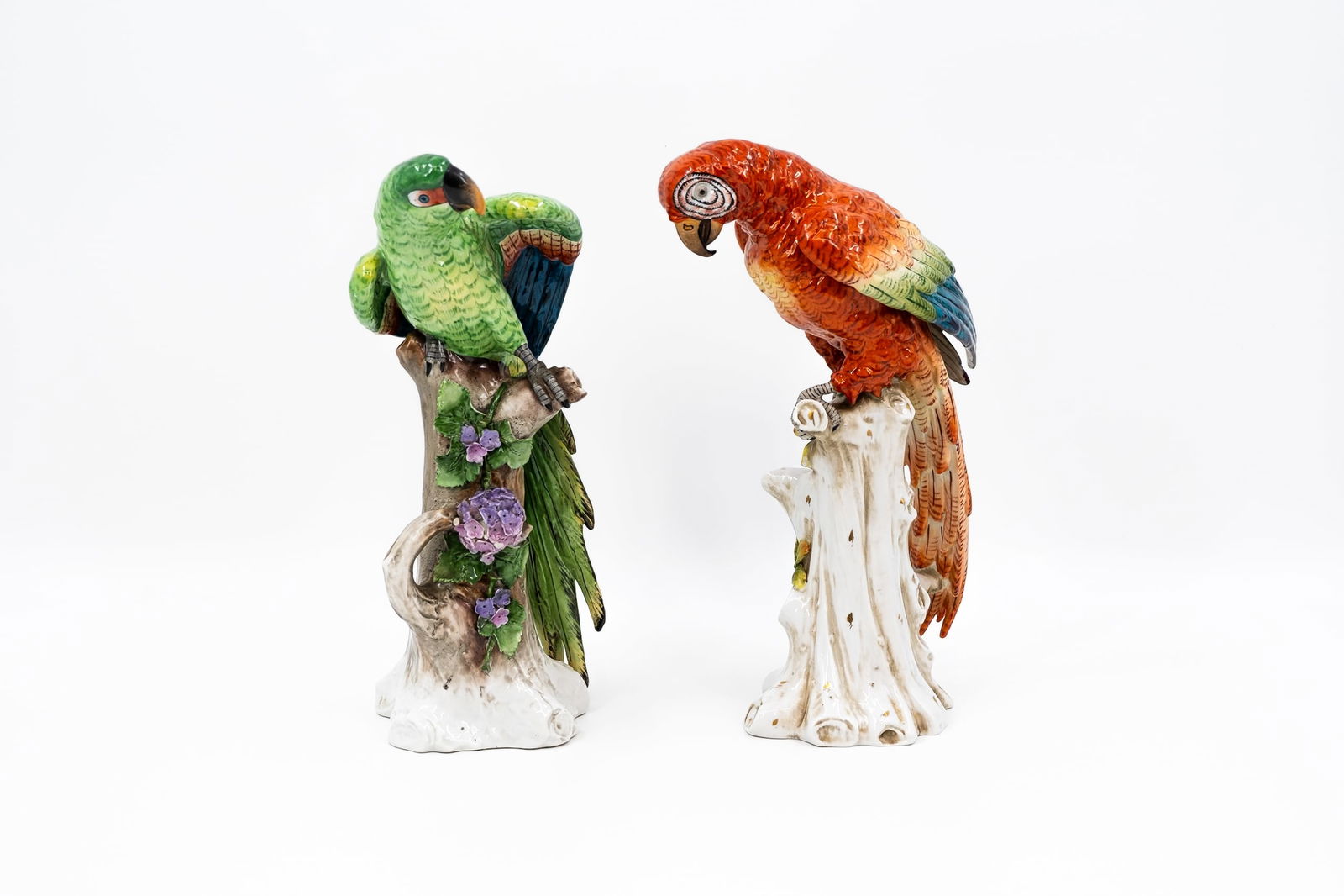 A lot of two large German Sitzendorf various decorated porcelain parrots: A lot of two large German Sitzendorf various decorated porcelain parrots. Marked, 20th century. H: 32 cm