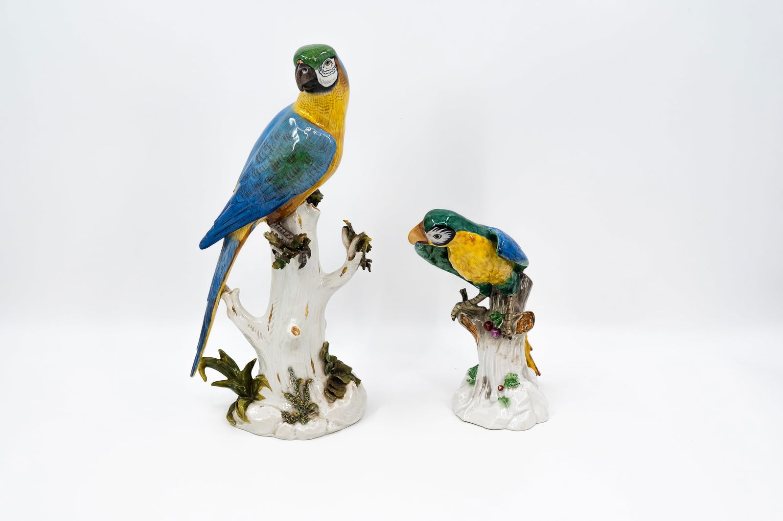 A lot of two large German Dresden and other marked various decorated porcelain parrots: A lot of two large German Dresden and other marked various decorated porcelain parrots. Marked, 20th century. H: 23 - 39 cm
