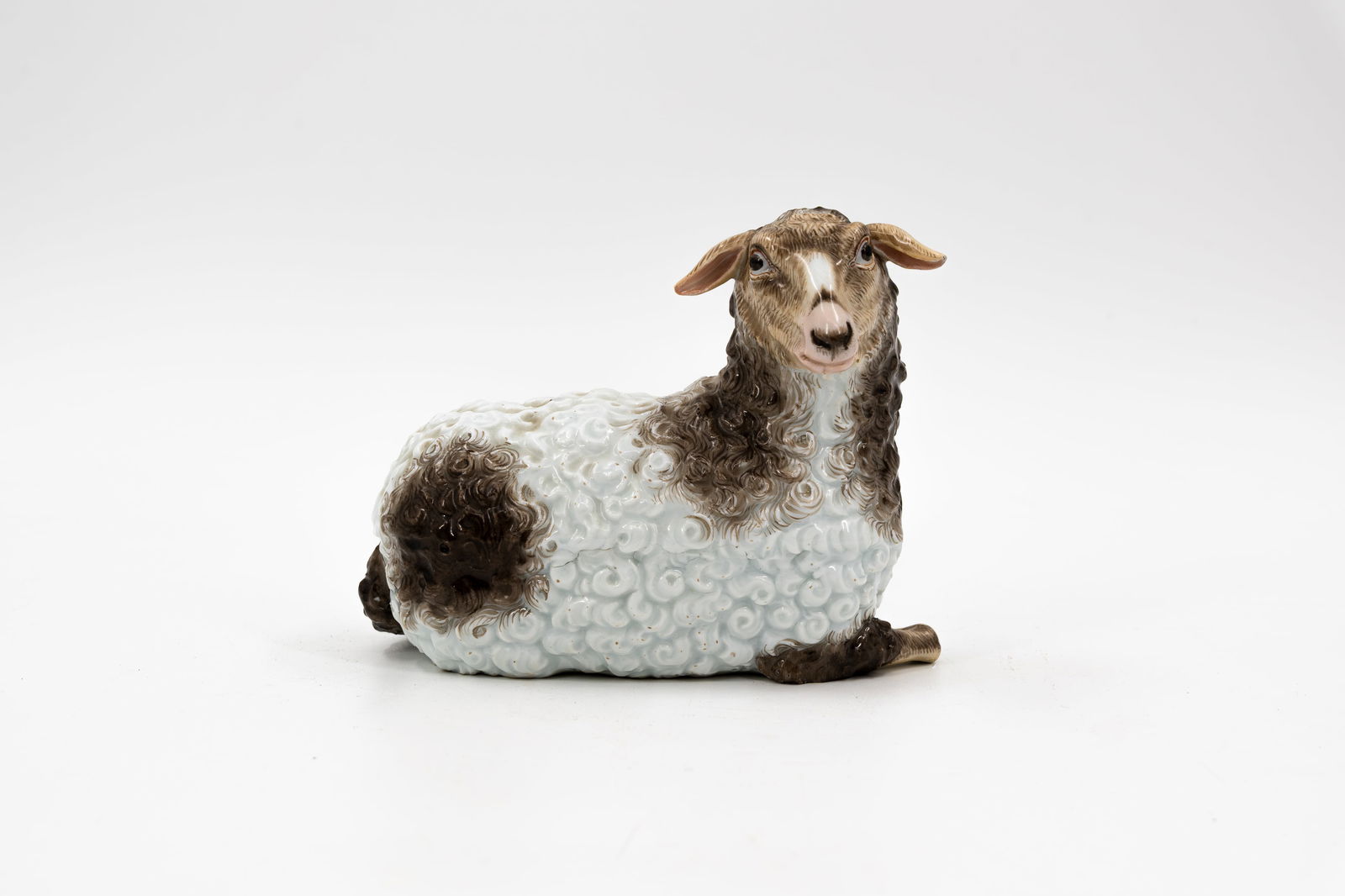 An antique German Meissen decorated porcelain figure of a sheep: An antique German Meissen decorated porcelain figure of a sheep. Blue crossed-swords mark and numbered. Late 19th century. H: 12 - W: 15 cm