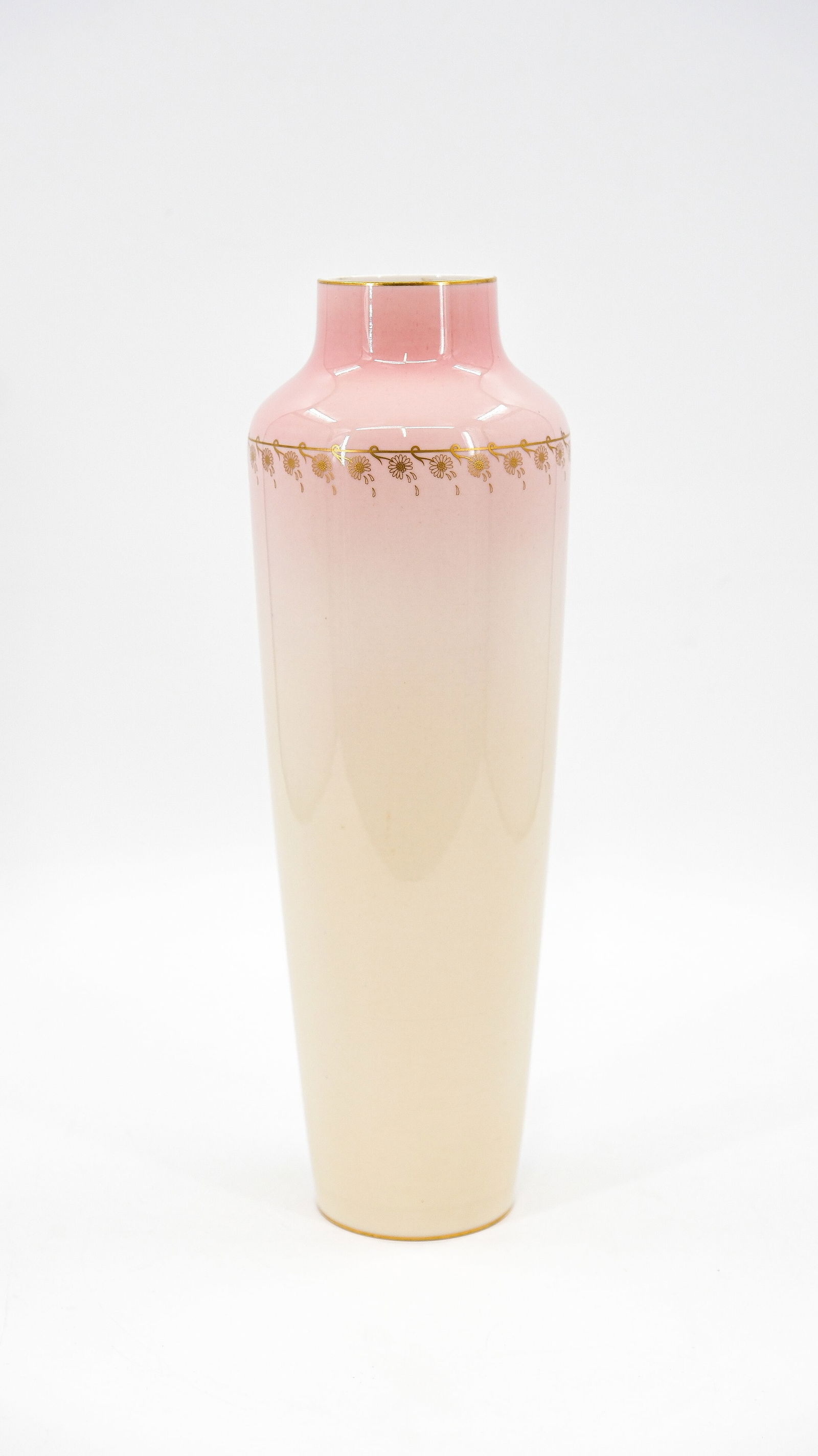 A French SÈVRES decorated glazed porcelain vase with mark S 98: A French SÈVRES decorated glazed porcelain vase with mark S 98. Marked SÈVRES and late 19th century. H: 41 cm.
