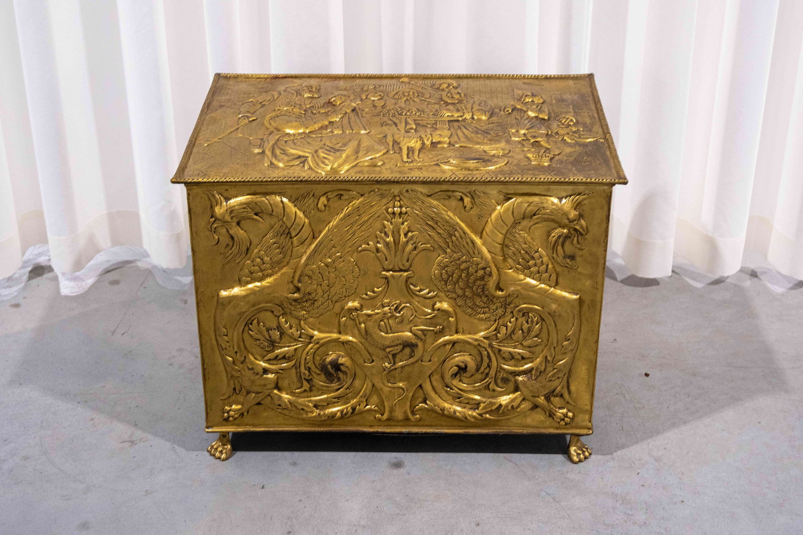 An antique baroque style bas-relief decorated brass on wood covered box: An antique baroque style bas-relief decorated brass on wood covered box. First half 20th century. H: 50 - W: 63 - D: 43 cm