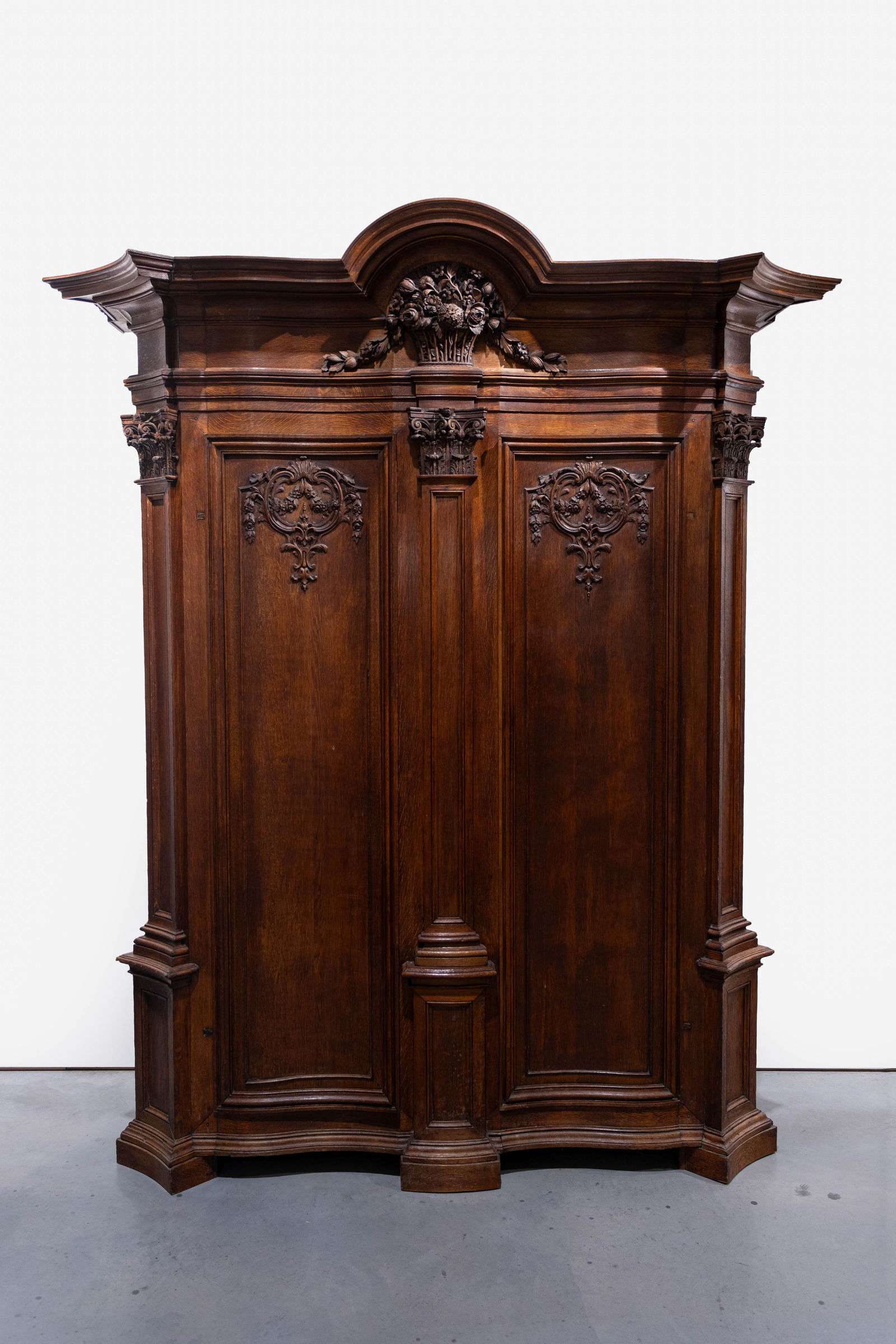 An imposing Louis XV style decorated oak wardrobe with two doors: An imposing Louis XV style decorated oak wardrobe with two doors. Dismountable, 19th century. H: 263 - W: 220 - D: 77 cm