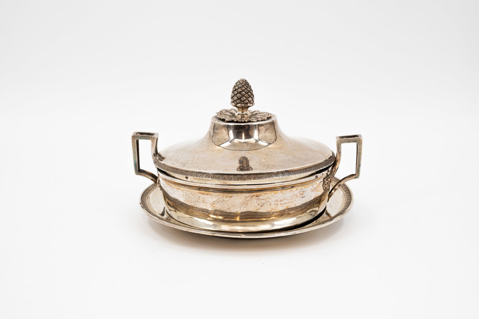 An antique French covered silver tureen with handles and under plate (1 of 12)