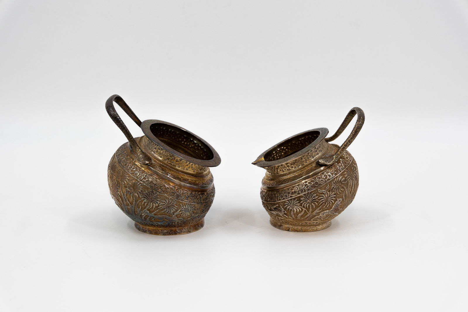 A lot of two antique Indian Kang-Style decorated silver tea bowls (1 of 13)
