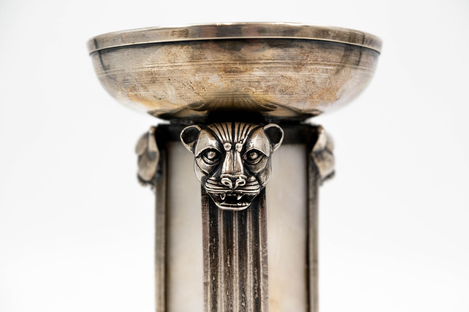 An art deco style pair silver mounted alabaster marble urn vases with Jaguar shaped head - 7