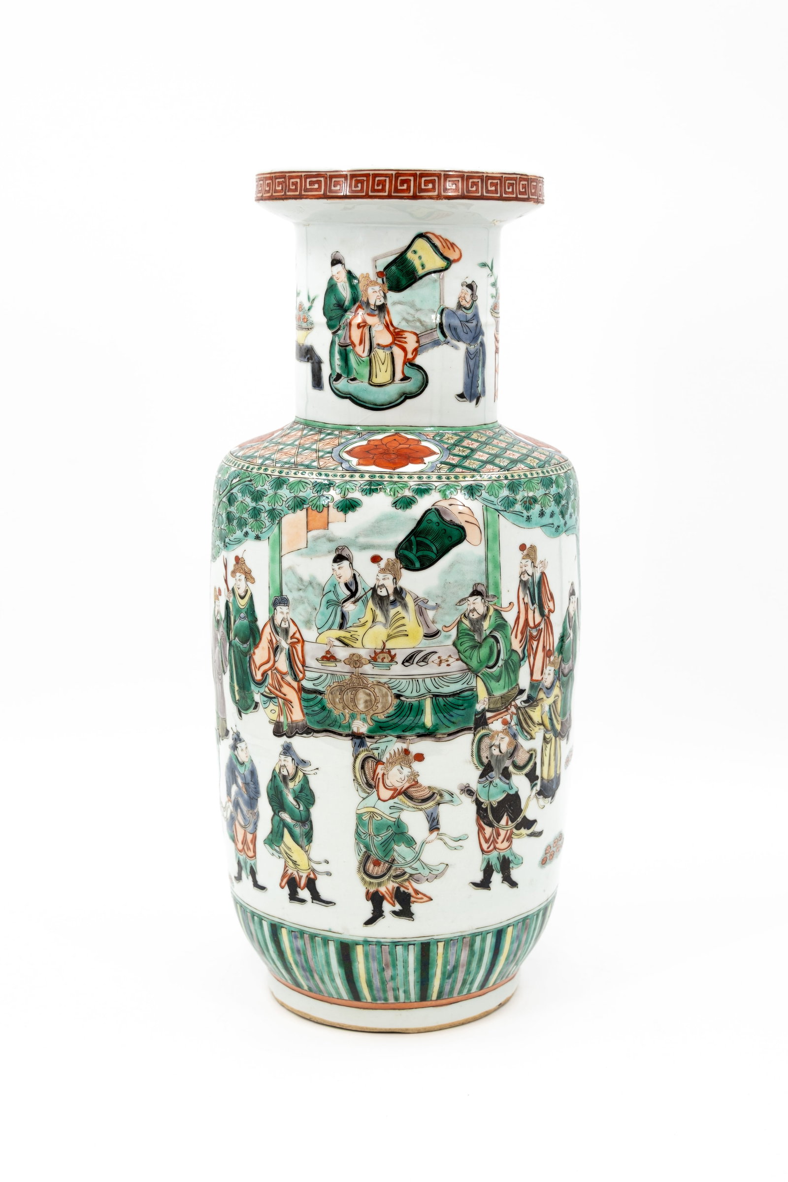 A Chinese Famille verte decorated porcelain vase with figural immortal scene: A Chinese Famille verte decorated porcelain vase with figural immortal scene. 19th century. Condition: excellent. H: 44,5 cm