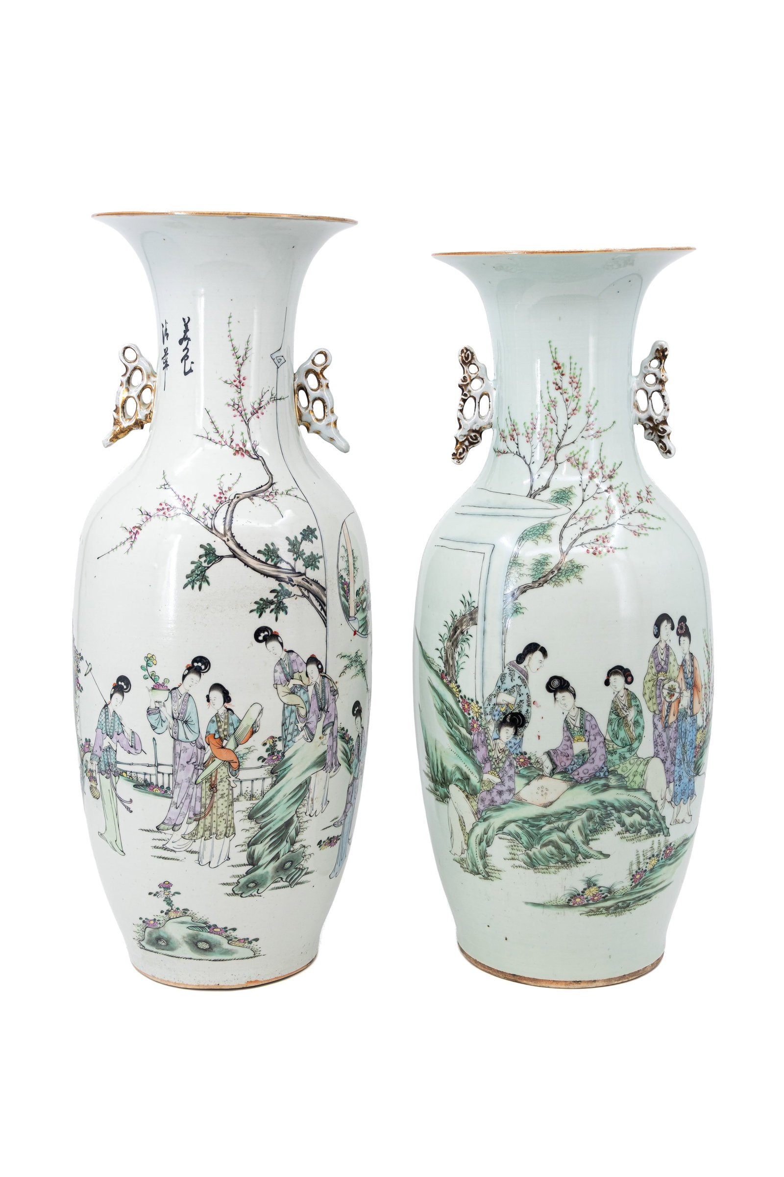 A lot of two Chinese Qianjiang cai porcelain vases, variously decorated with ladies: A lot of two Chinese Qianjiang cai porcelain vases, variously decorated with ladies in the garden. Backside contains calligraphy. 19th/20th century. Condition: both vases are excellent. H: 57,5 - 59,5