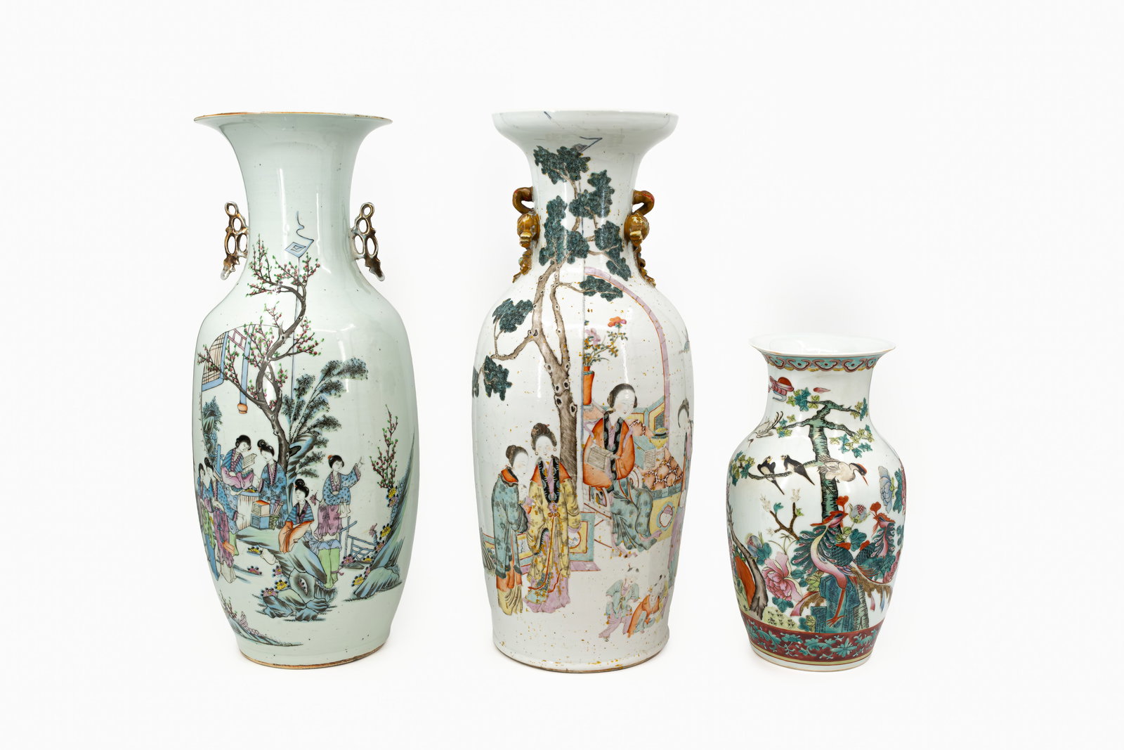 A composed lot of three Chinese Qianjiang and famille rose porcelain vases decorated with various (1 of 19)