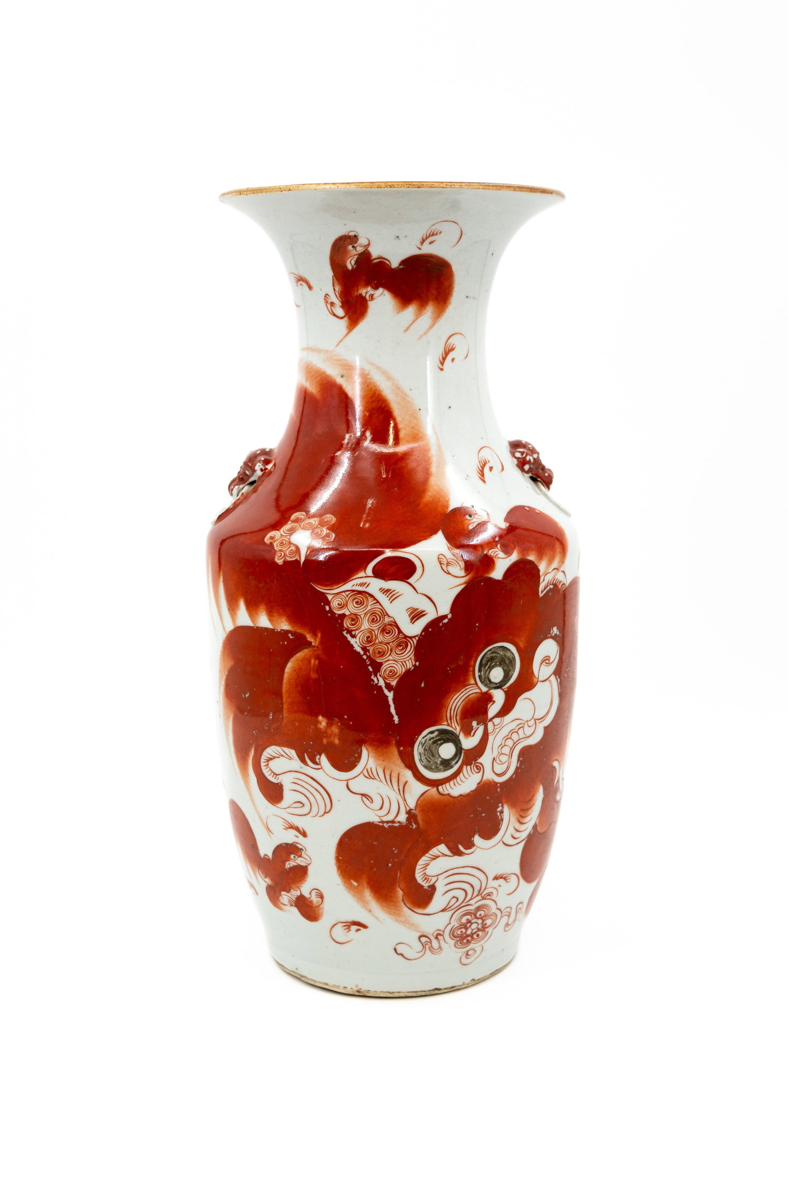 A Chinese Qianjiang buddhist lion decorated porcelain vase: A Chinese Qianjiang buddhist lion decorated porcelain vase. With red ringed Fu-lion shaped handles. Backside contains calligraphy. 19th/20th century. Condition: minor paint losses, otherwise vase is e