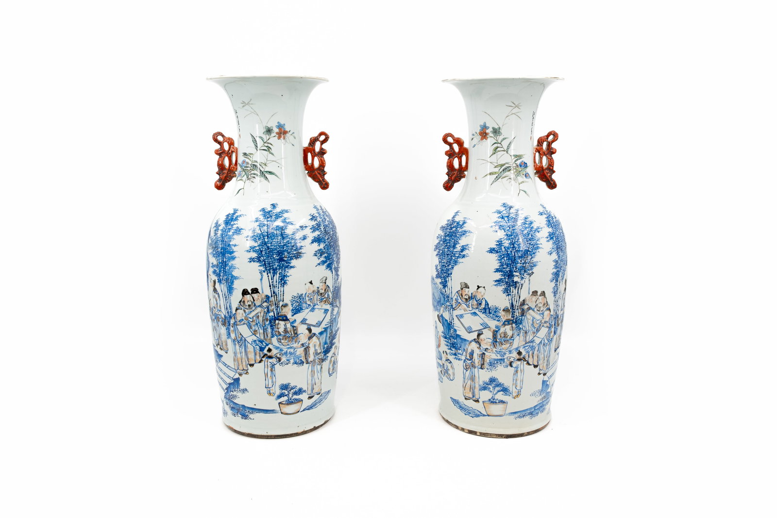 A pair of Chinese blue and Famille rose two-side finely decorated porcelain vases (1 of 16)